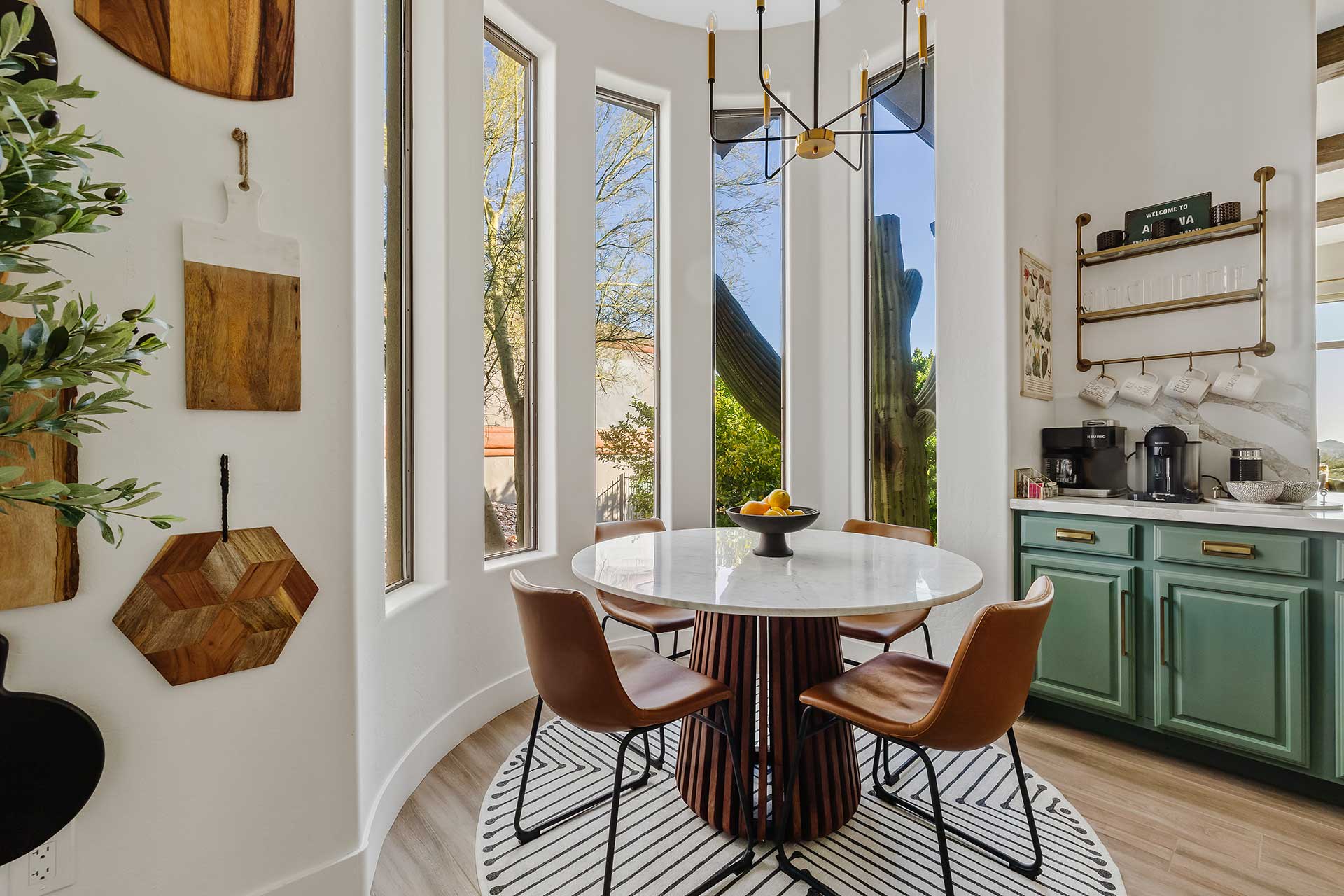 Dining Area | Dishware/Flatware Provided