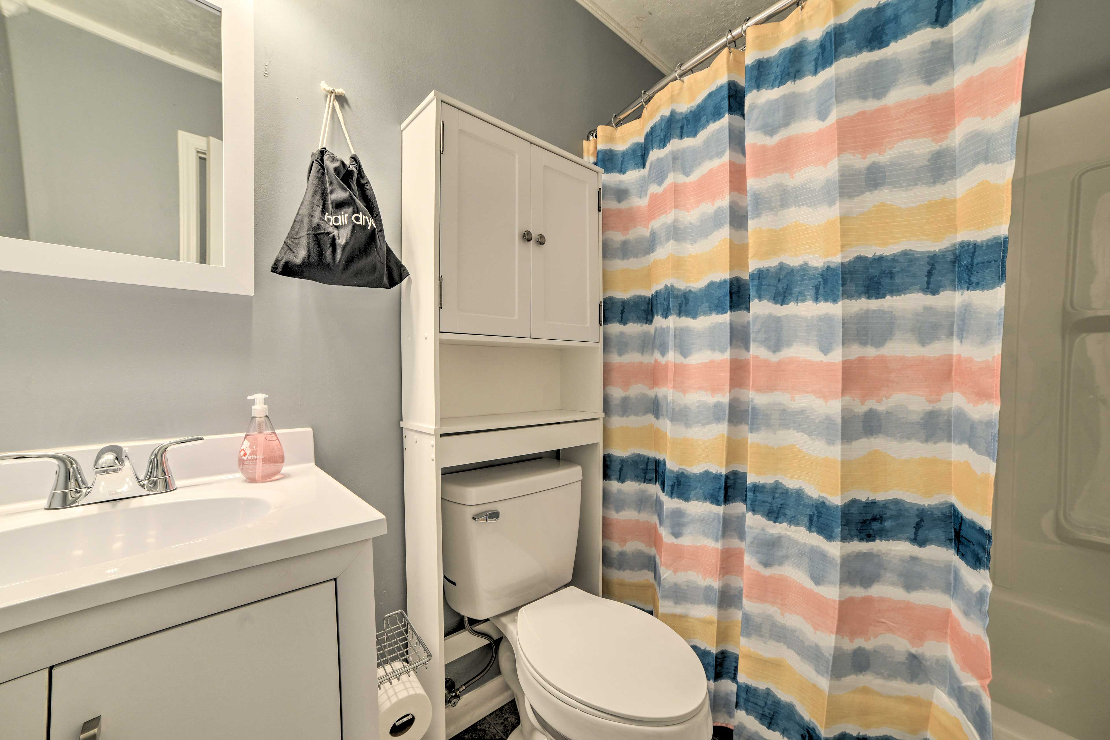 Full Bathroom | Complimentary Toiletries | Hair Dryer