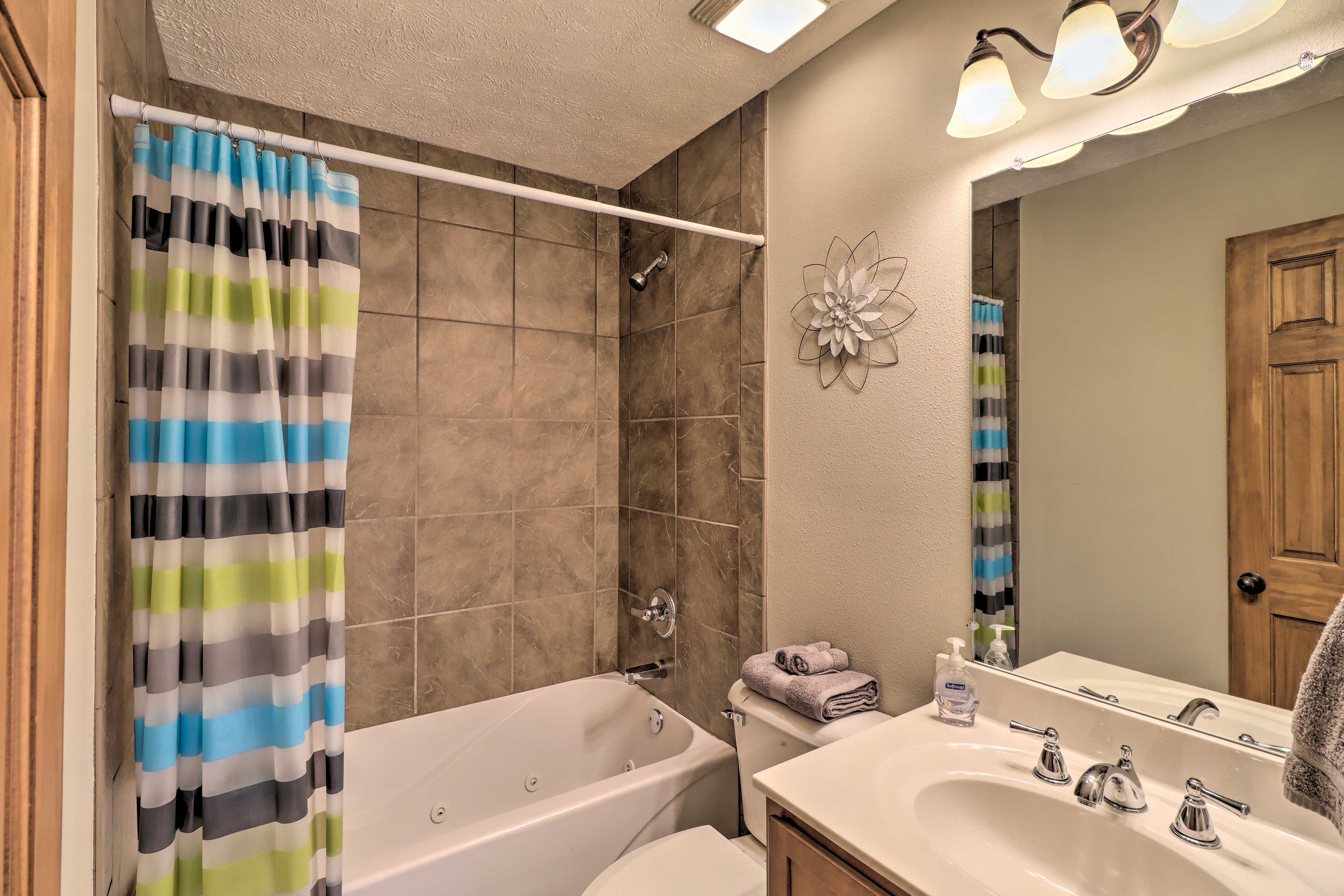 Full Bathroom | Upper Level