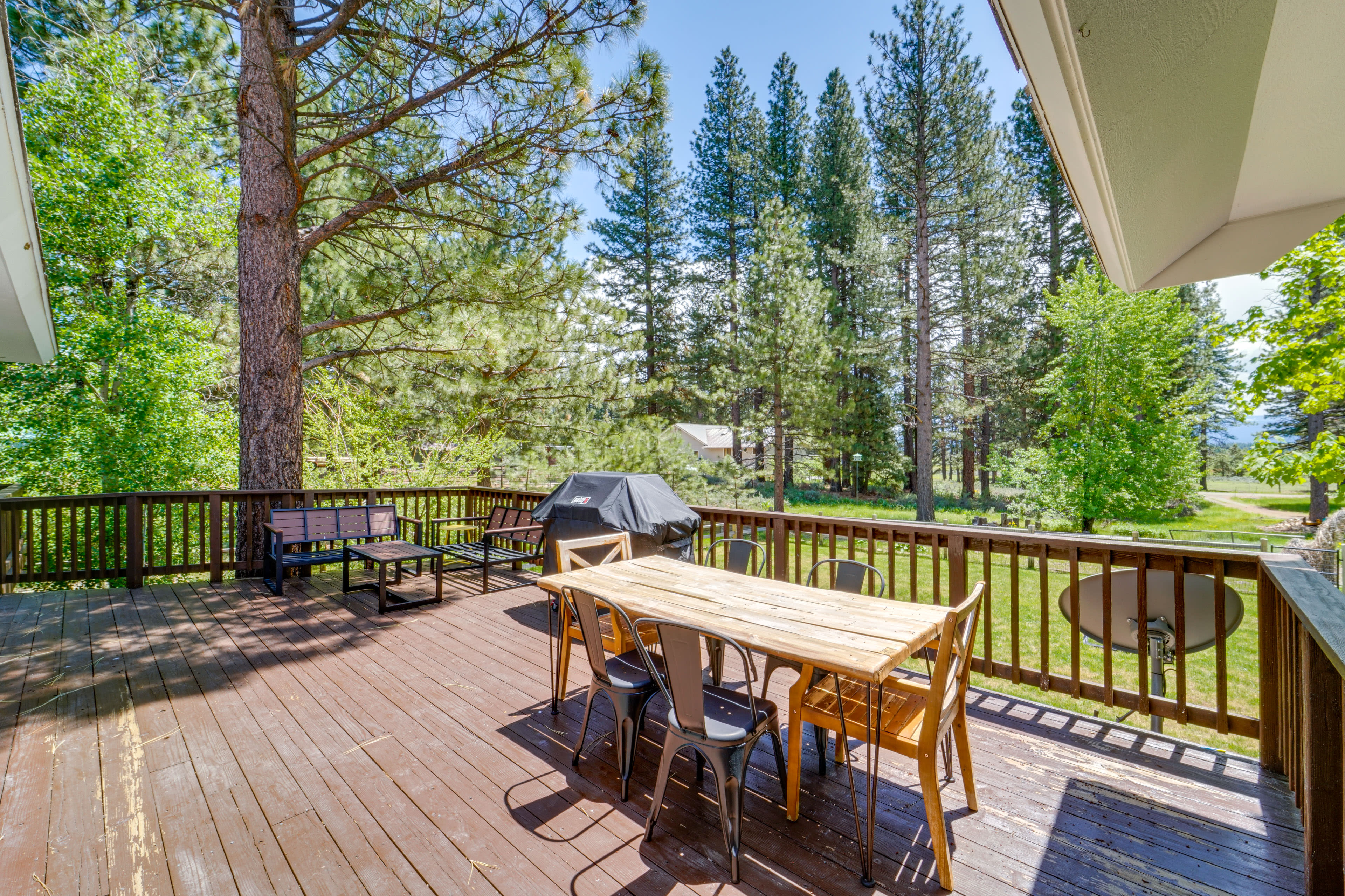 Private Wraparound Deck | Gas Grill | Outdoor Dining