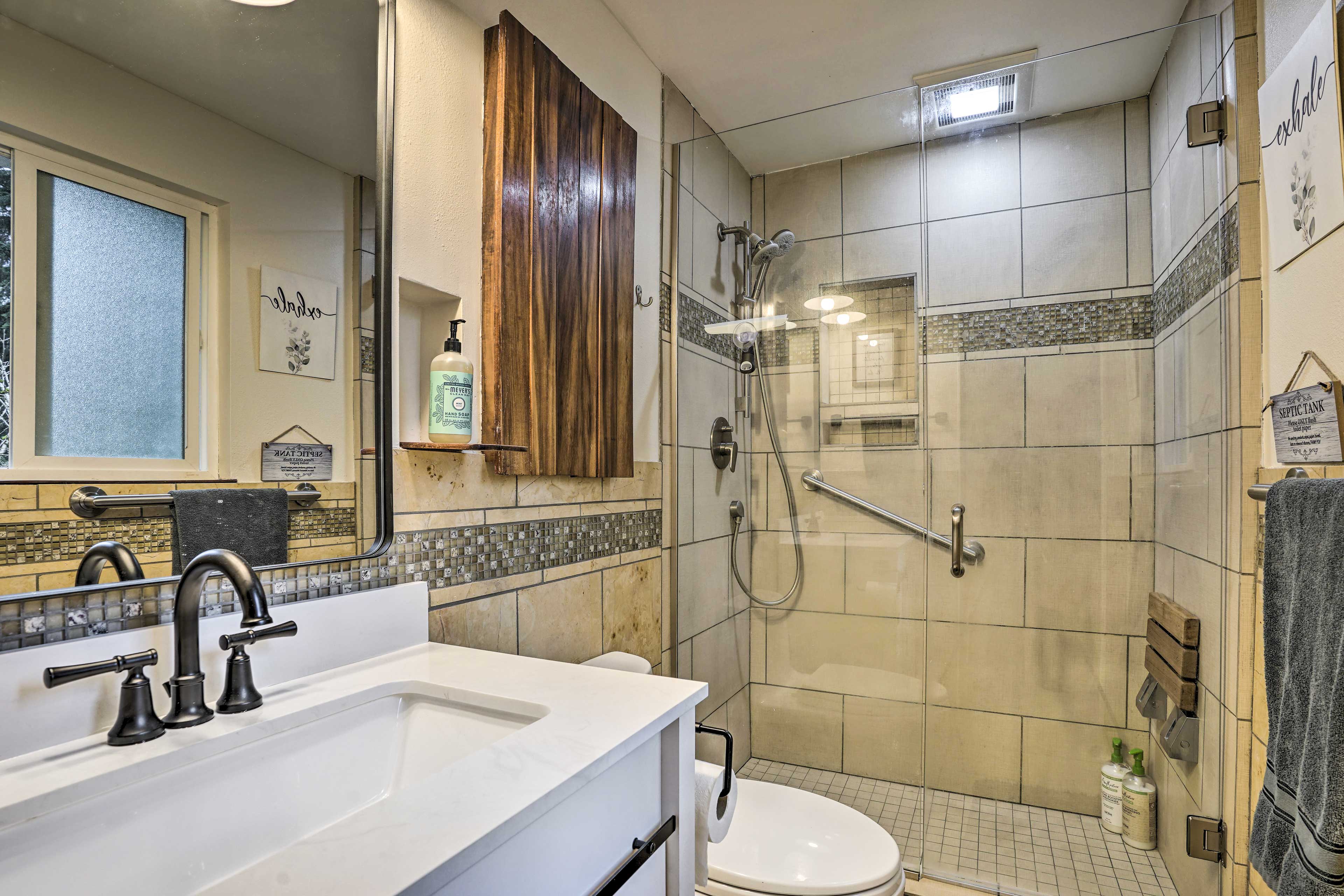 En-Suite Bathroom | Towels Provided