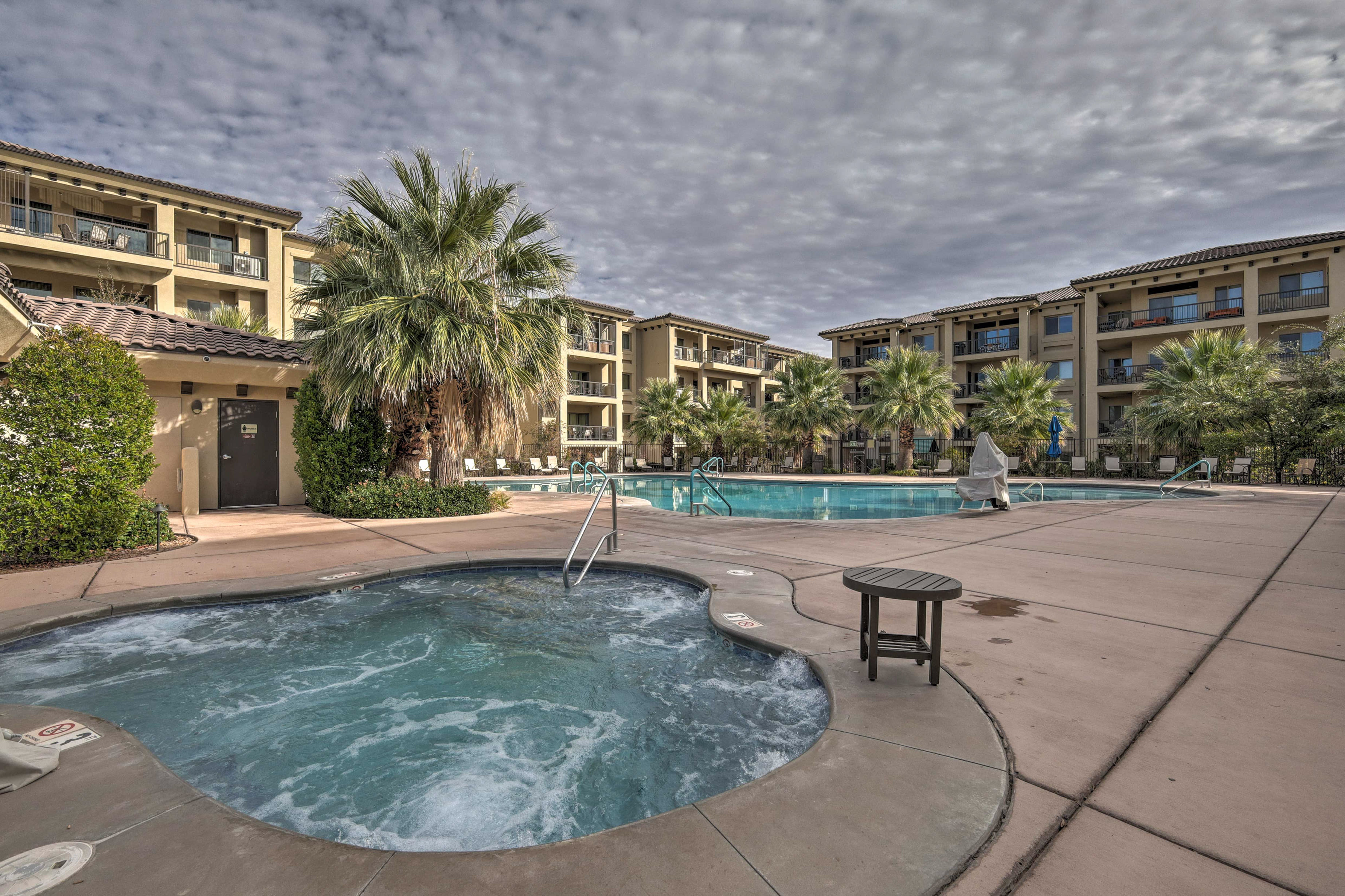 Resort Pool & Hot Tub