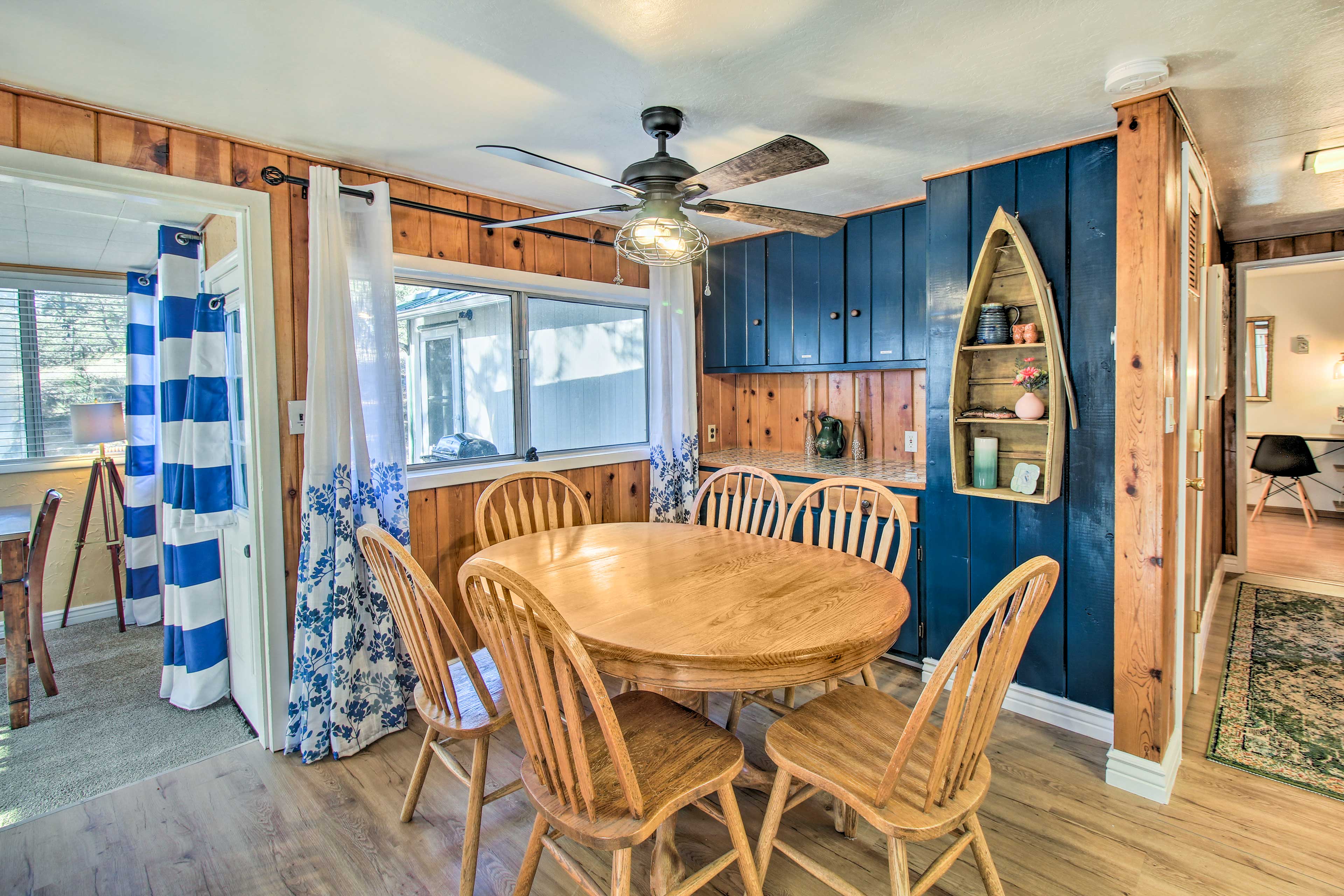 Dining Area | Dishware & Flatware Provided