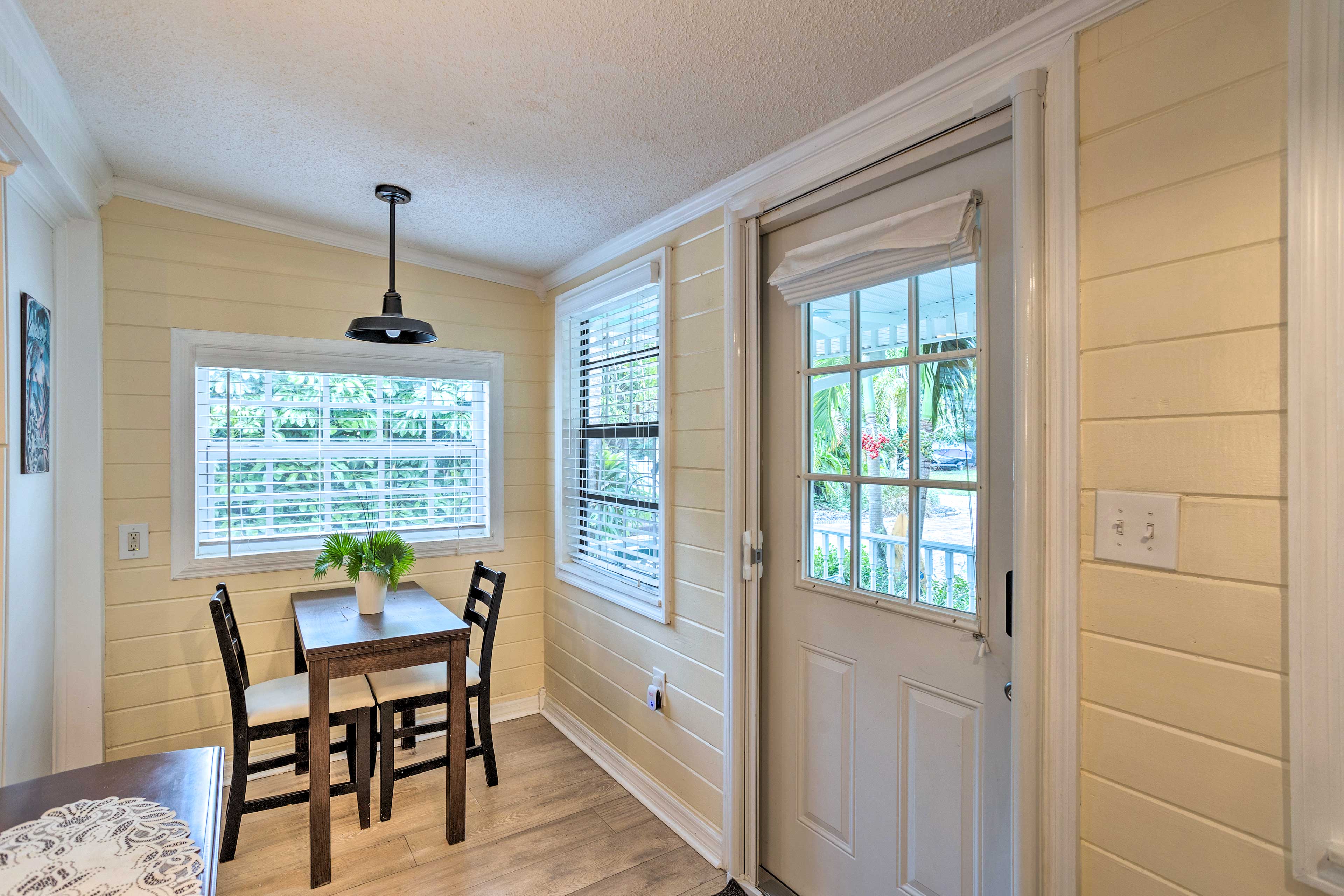 Entrance | Dining Area