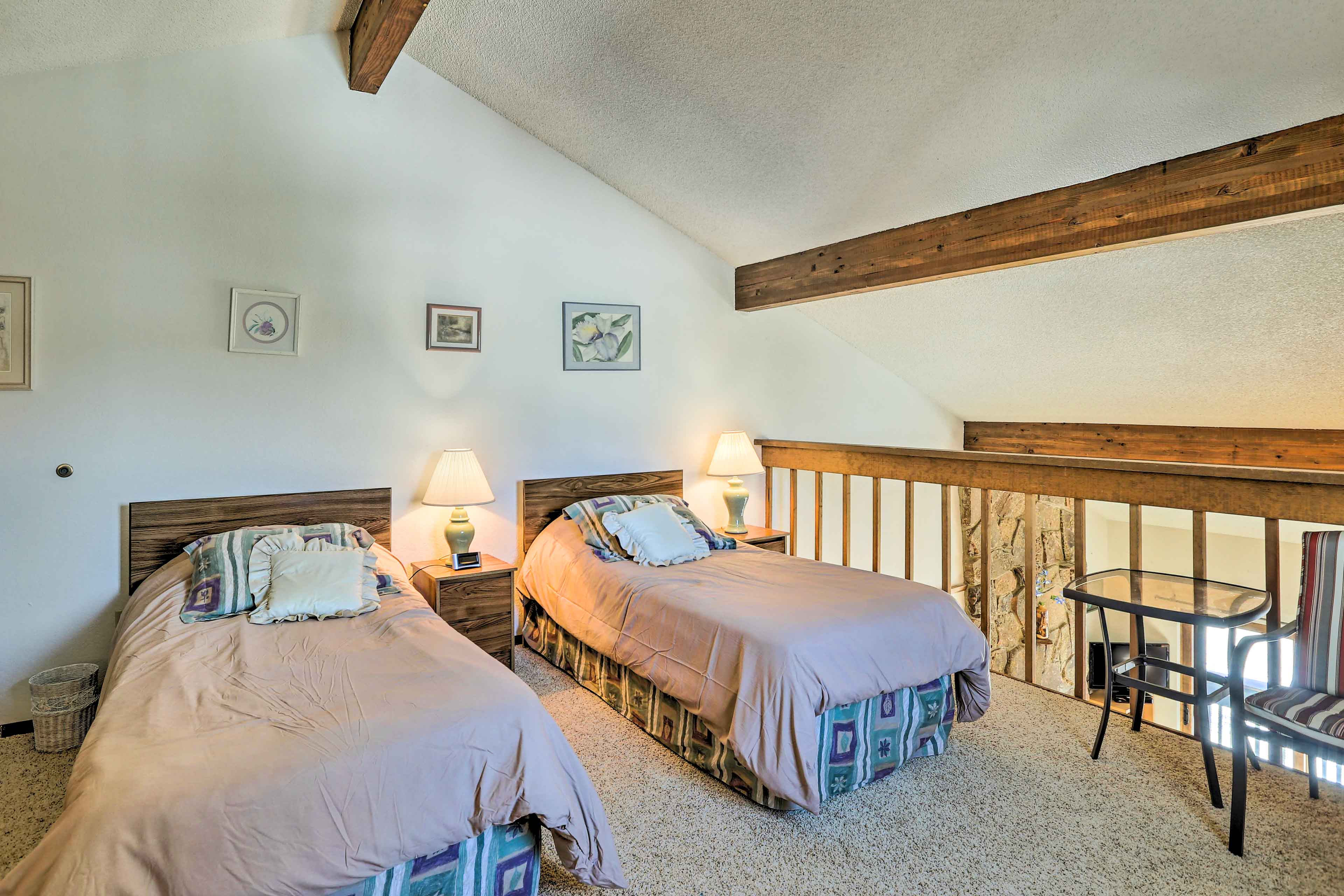 Loft | 2 Twin Beds