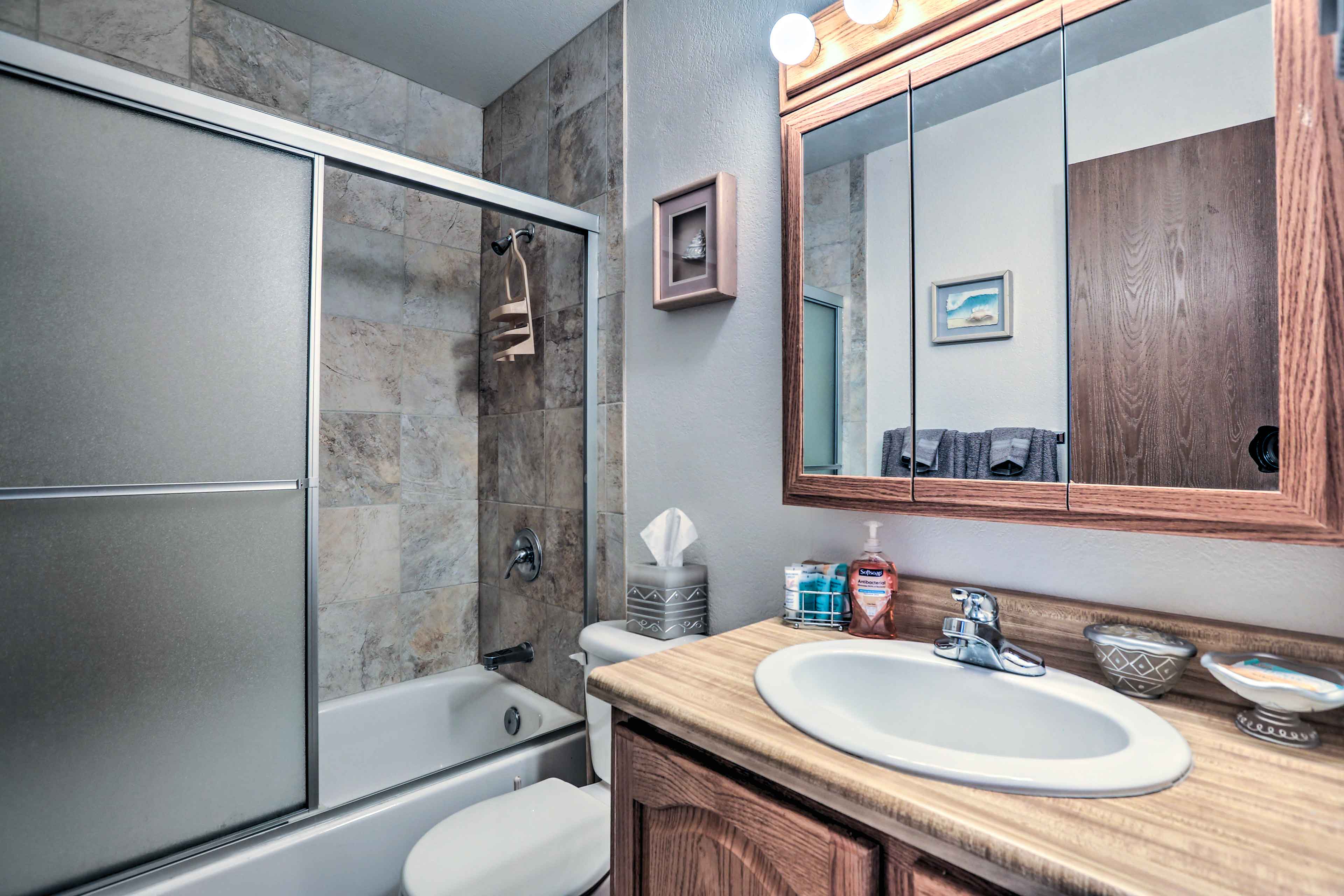 En-Suite Bathroom | Towels Provided | Complimentary Toiletries