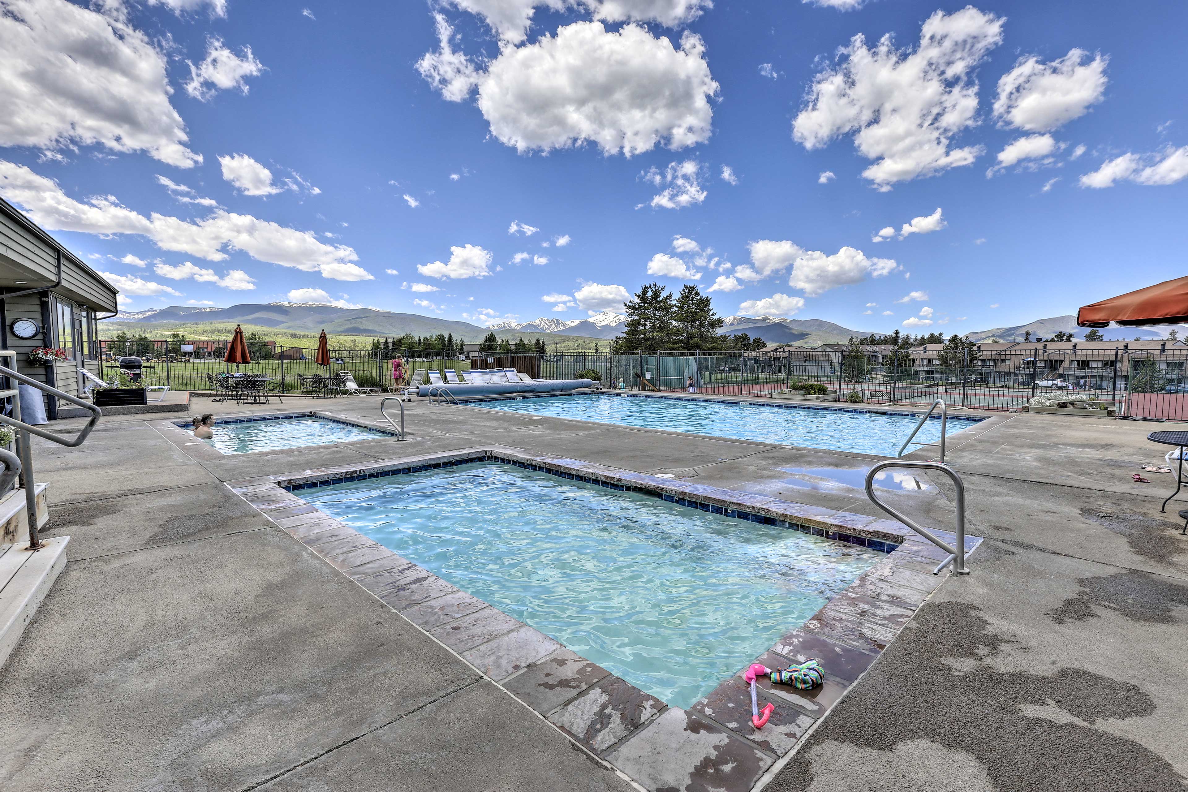 Community Amenities | Hot Tubs | Heated Pool | Fitness Center | Tennis Courts