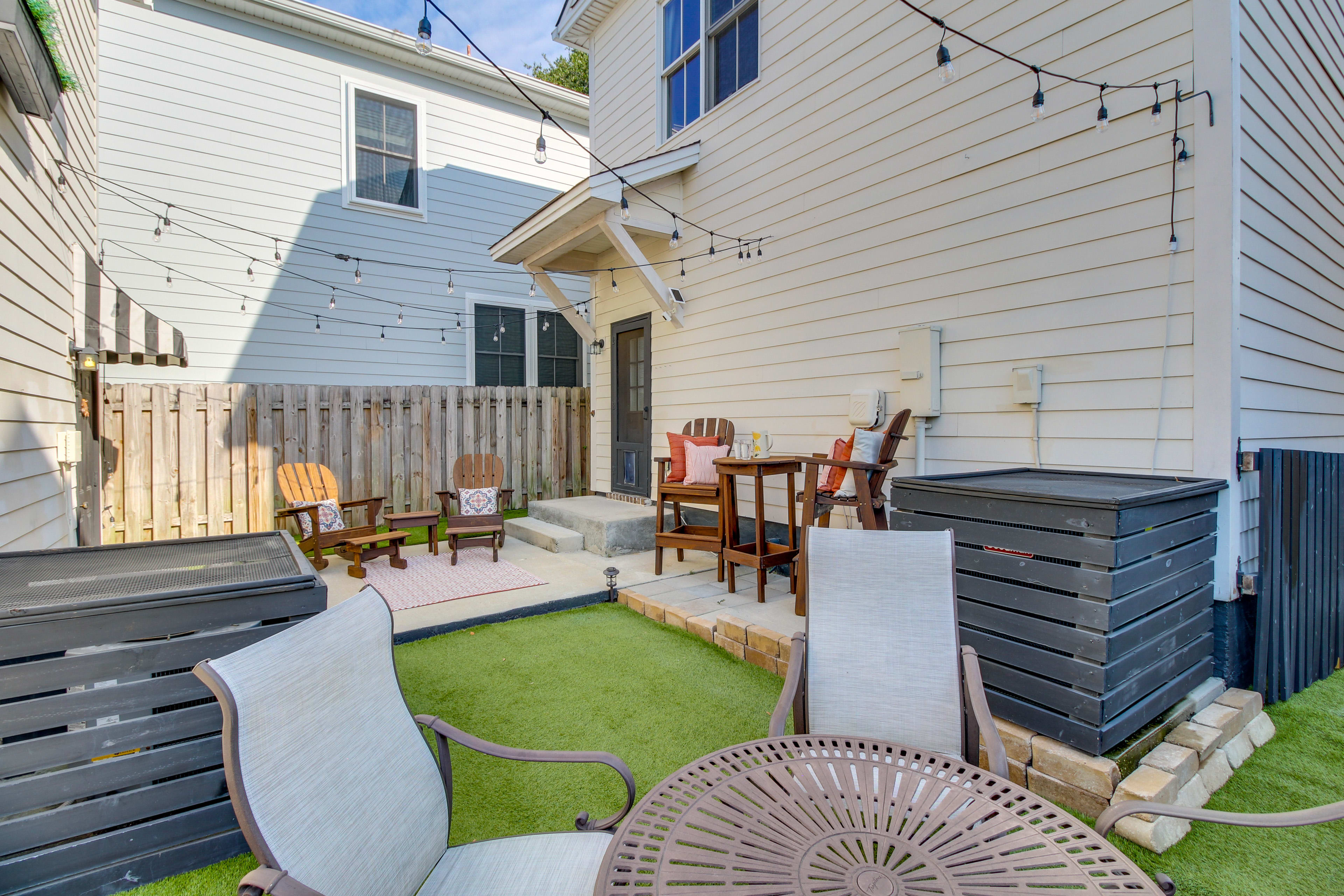 Shared Furnished Patio & Dining Area | Shared Fenced Courtyard