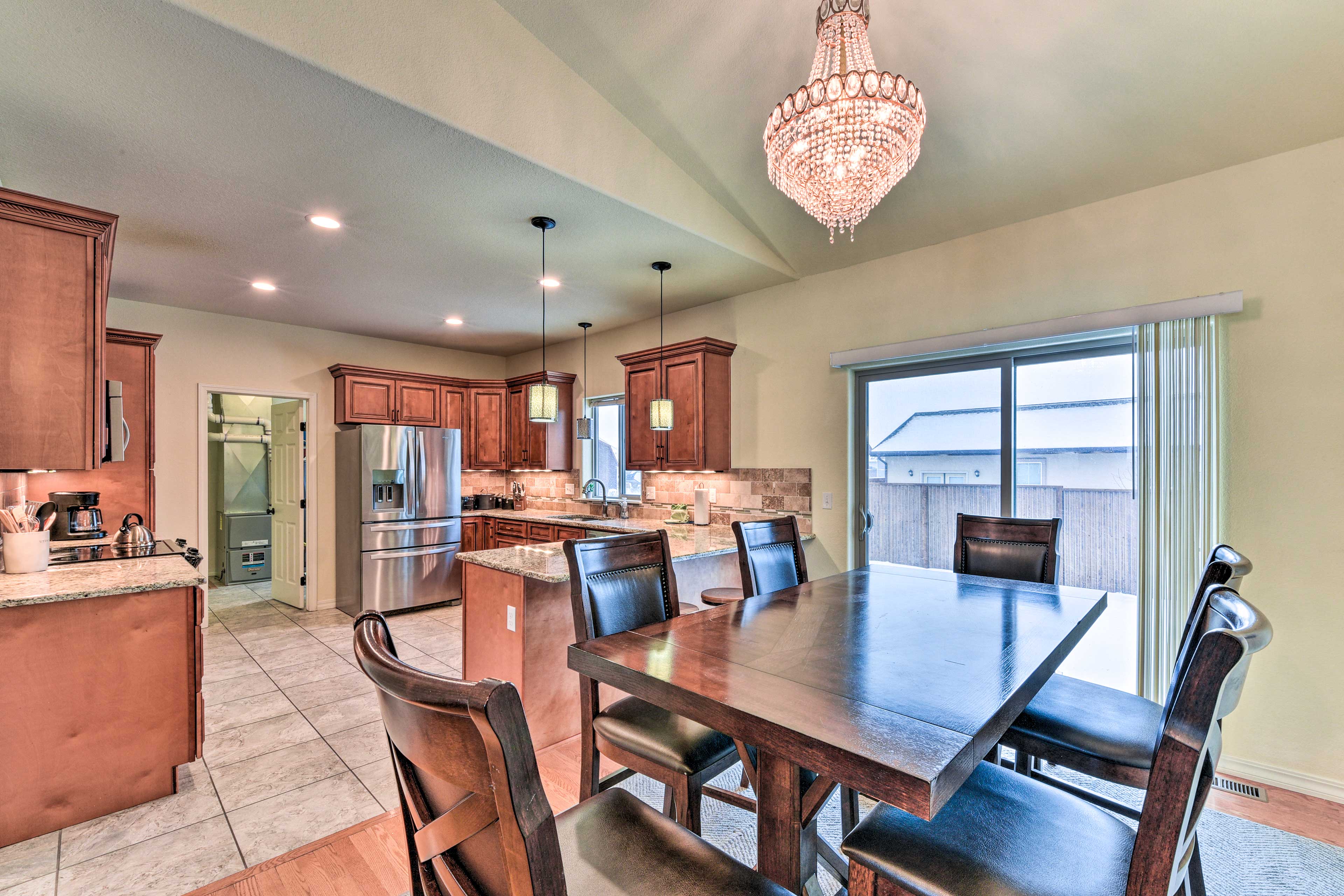 Dining Room | Dishware/Flatware Provided