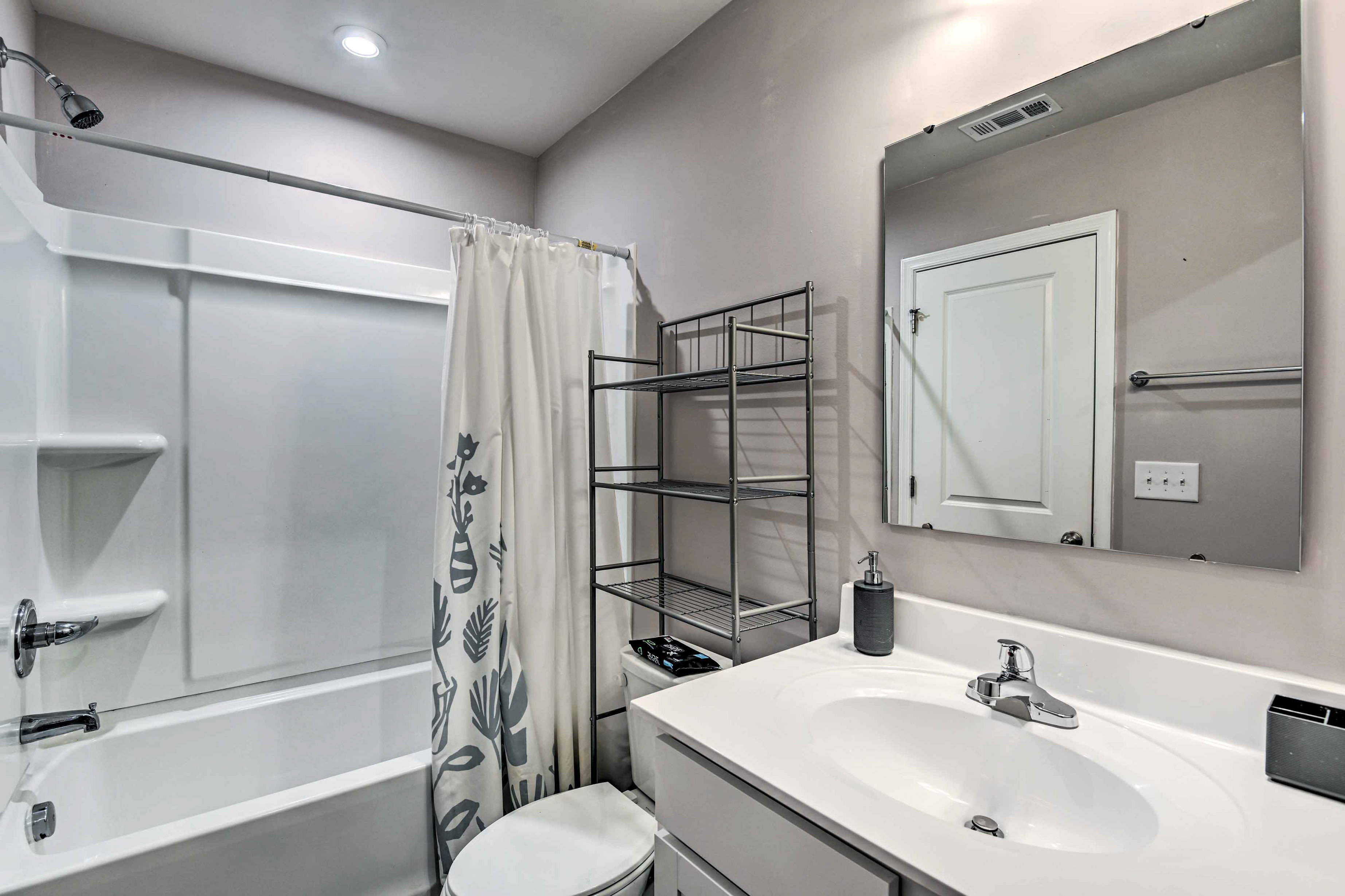 En-Suite Bathroom | Linens & Towels