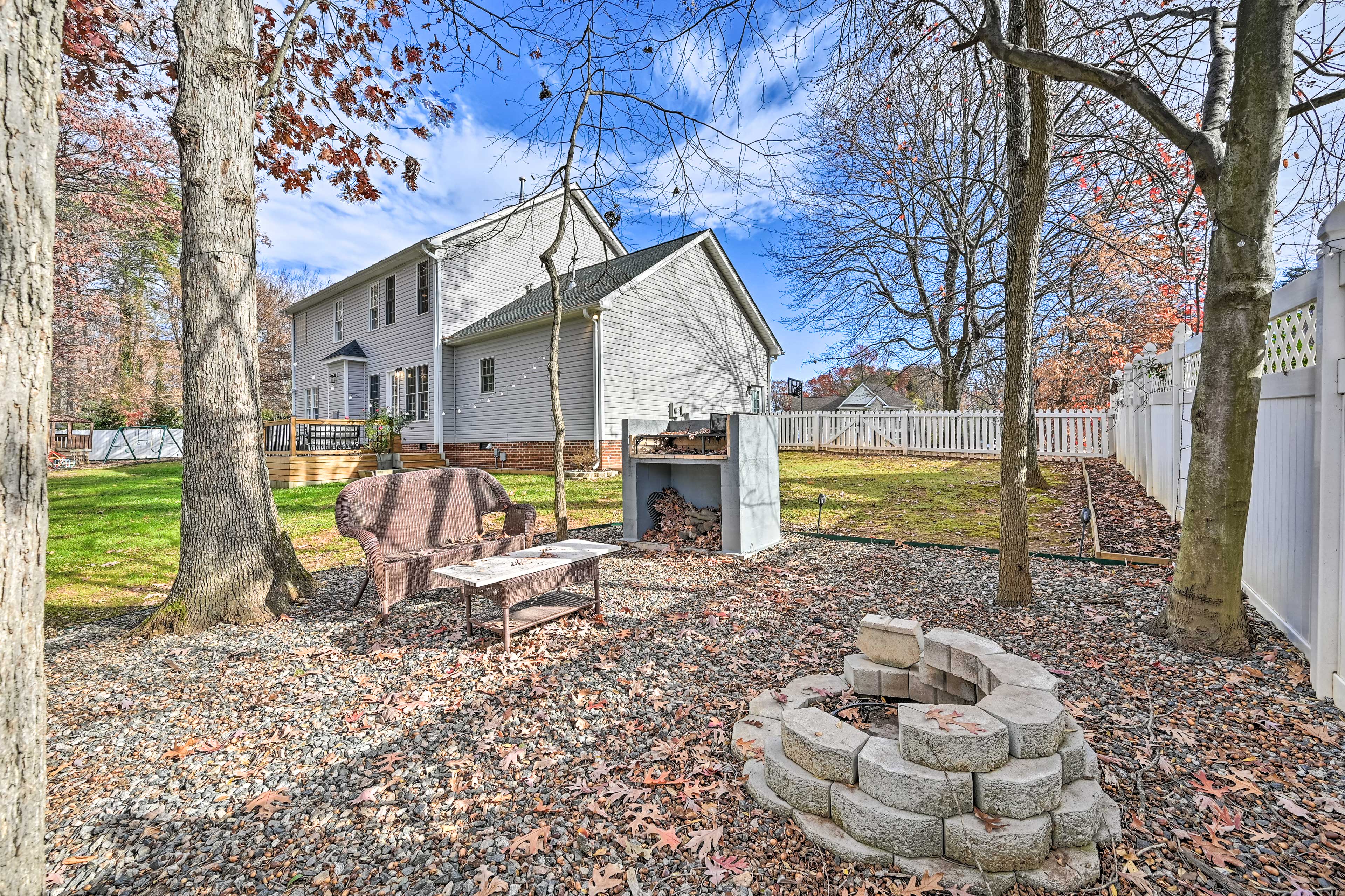 Fenced Backyard | Charcoal Grill | Fire Pit | Playground