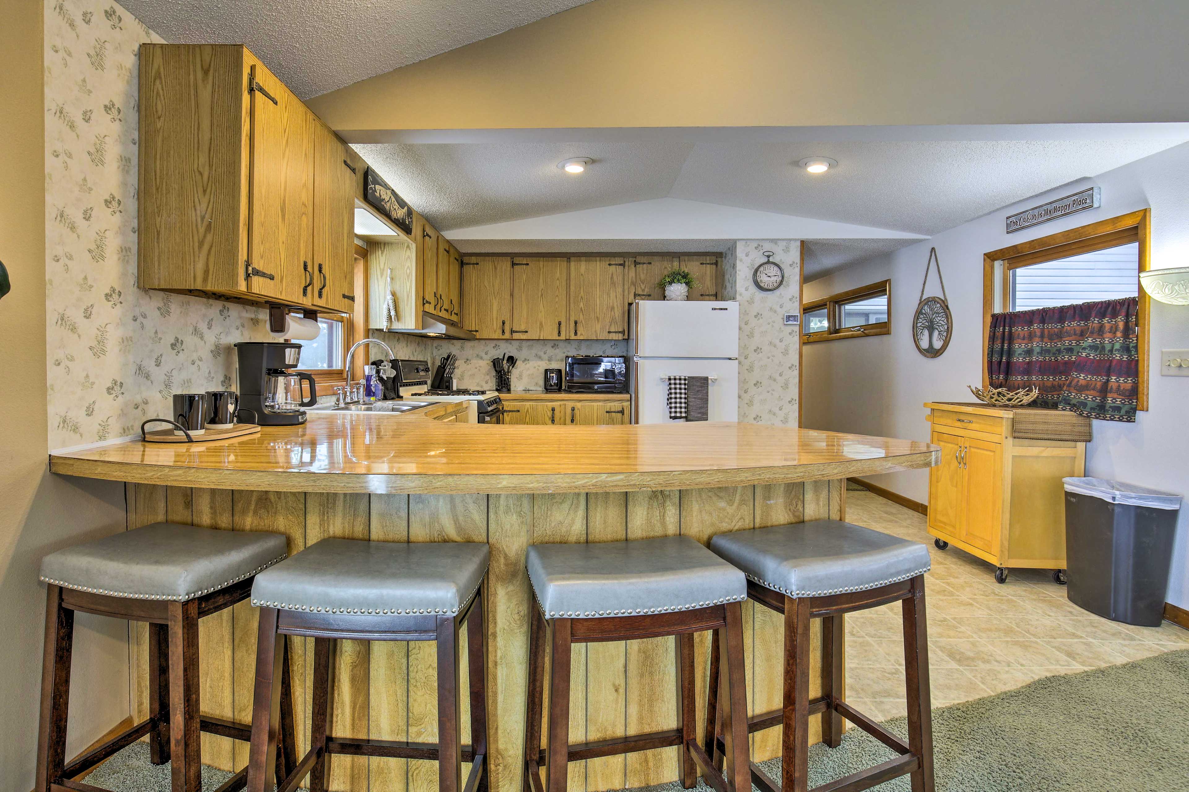 Kitchen | Breakfast Bar w/ Seating | Crockpot | Microwave