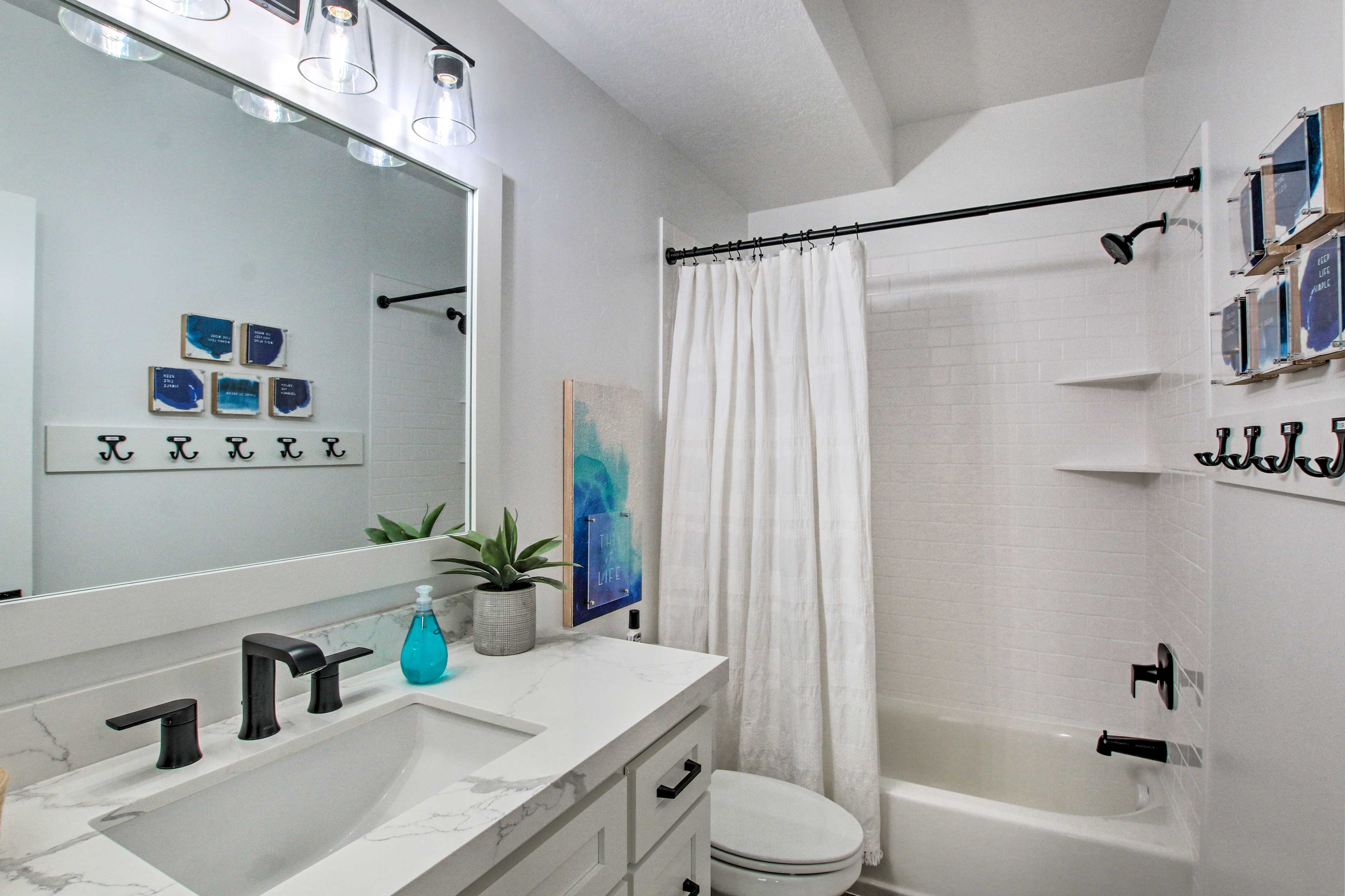 Full Bathroom | 1st Floor