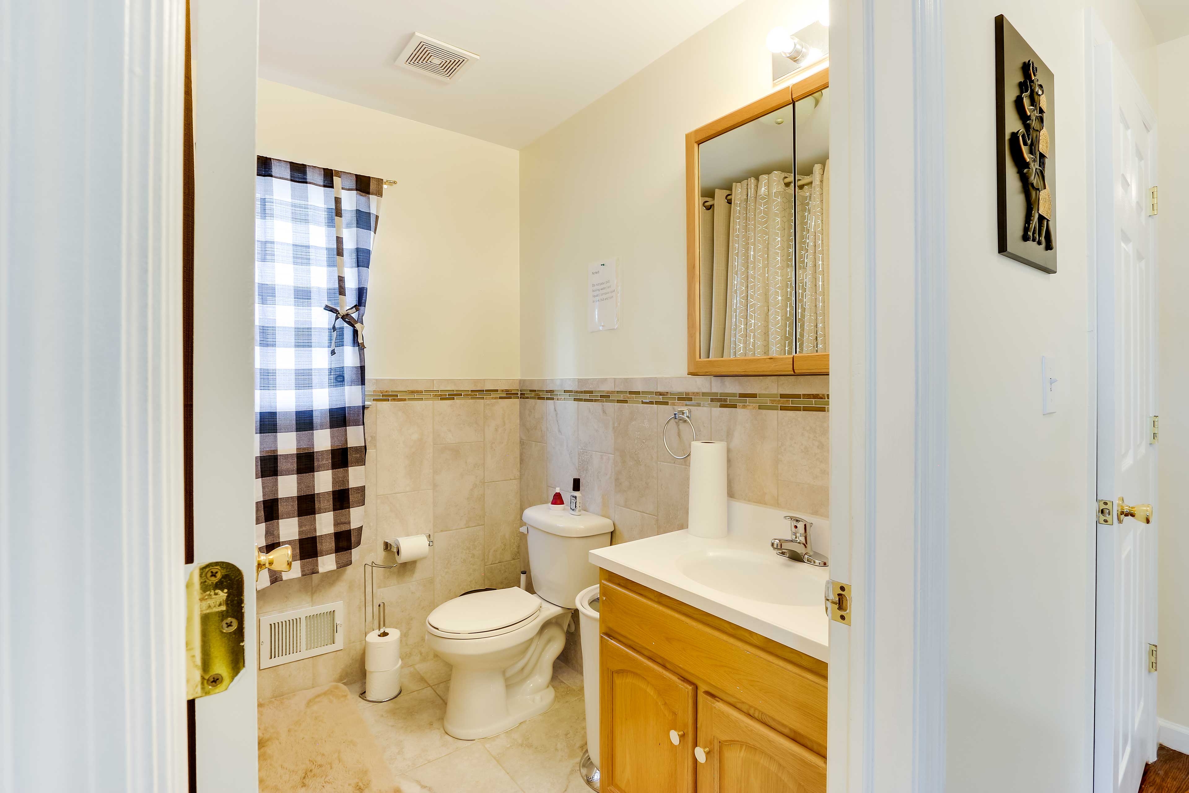 En-Suite Bathroom | 2nd Floor | Complimentary Toiletries