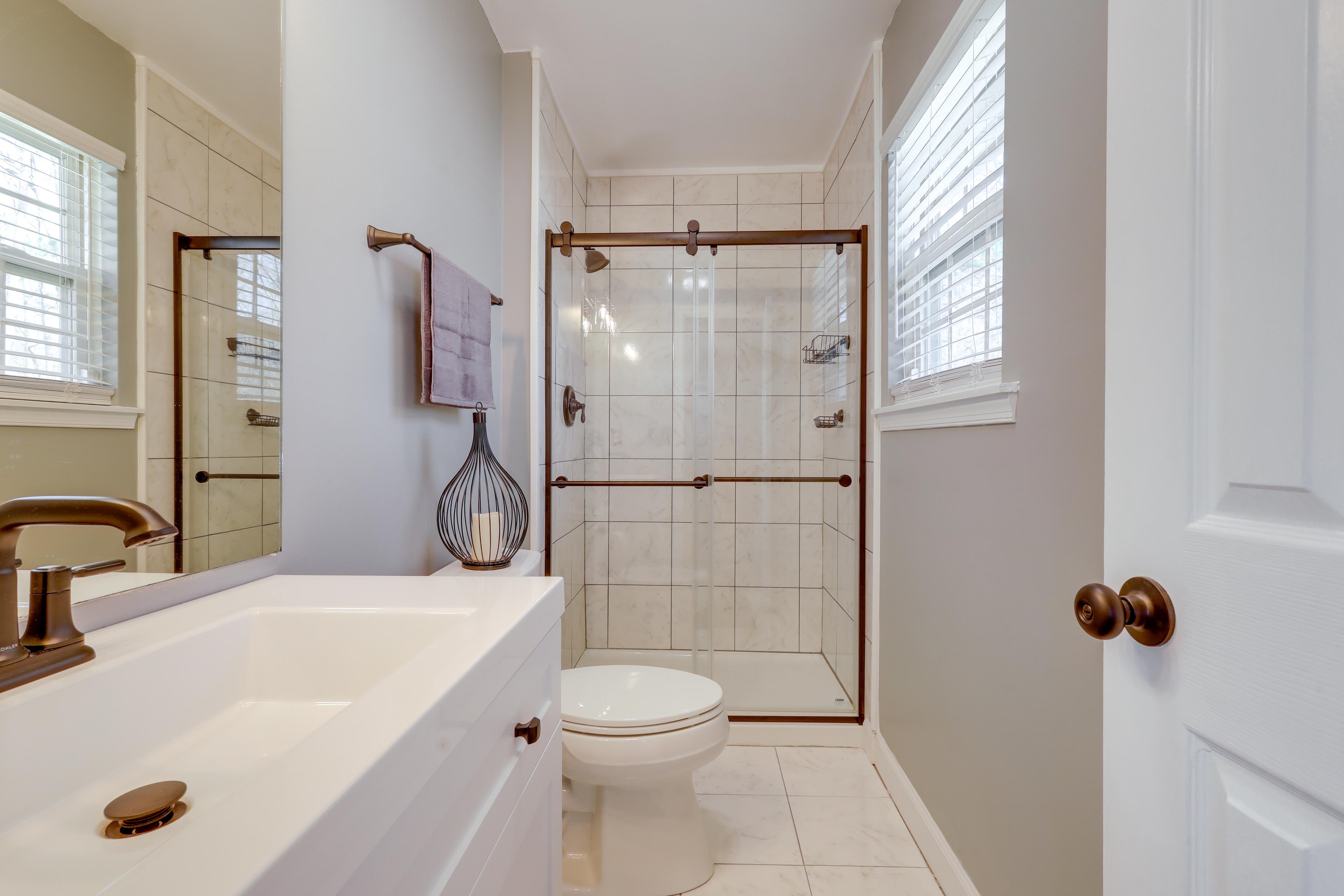 En-Suite Bathroom | Towels Provided