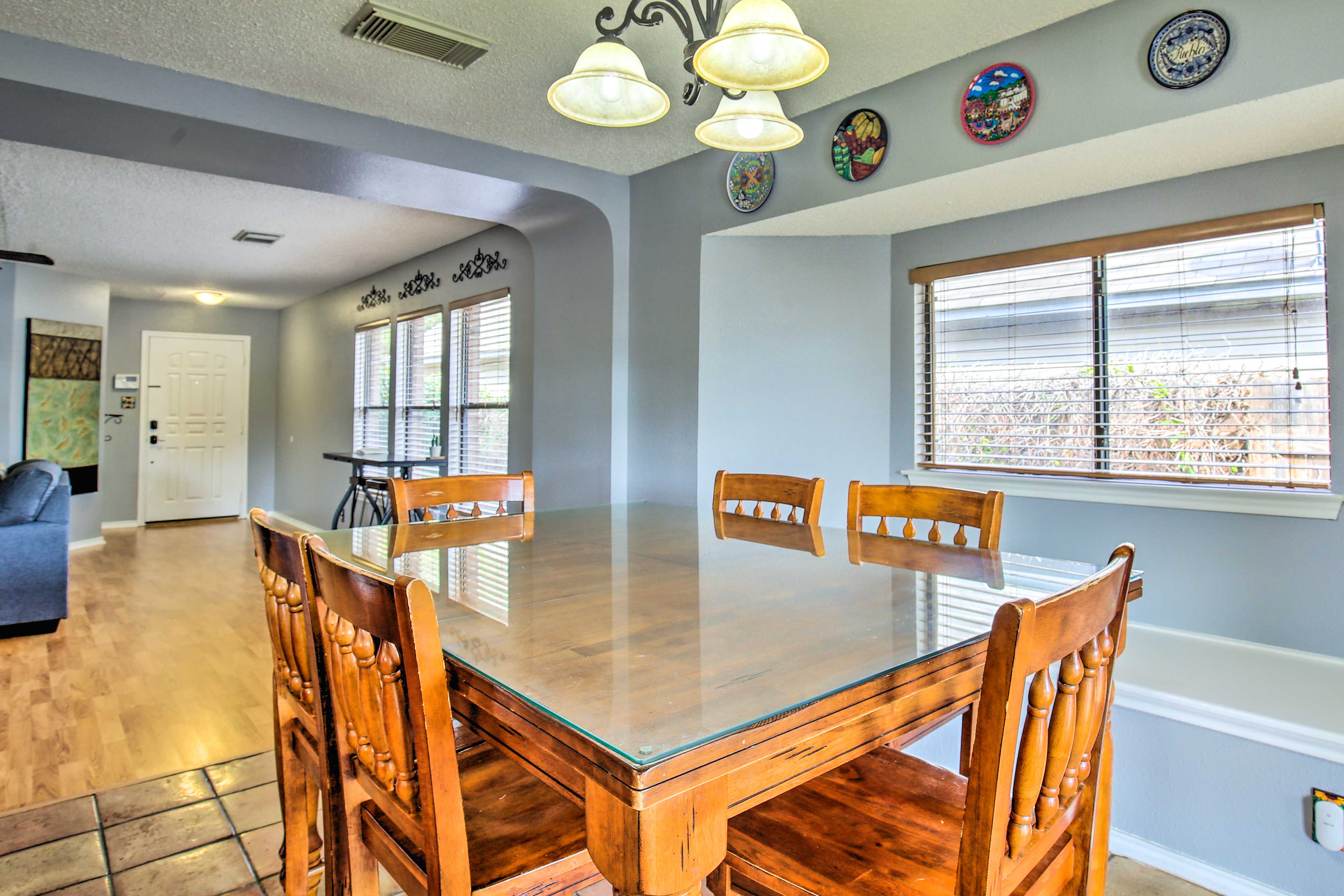 Dining Room | Dishware/Flatware Provided