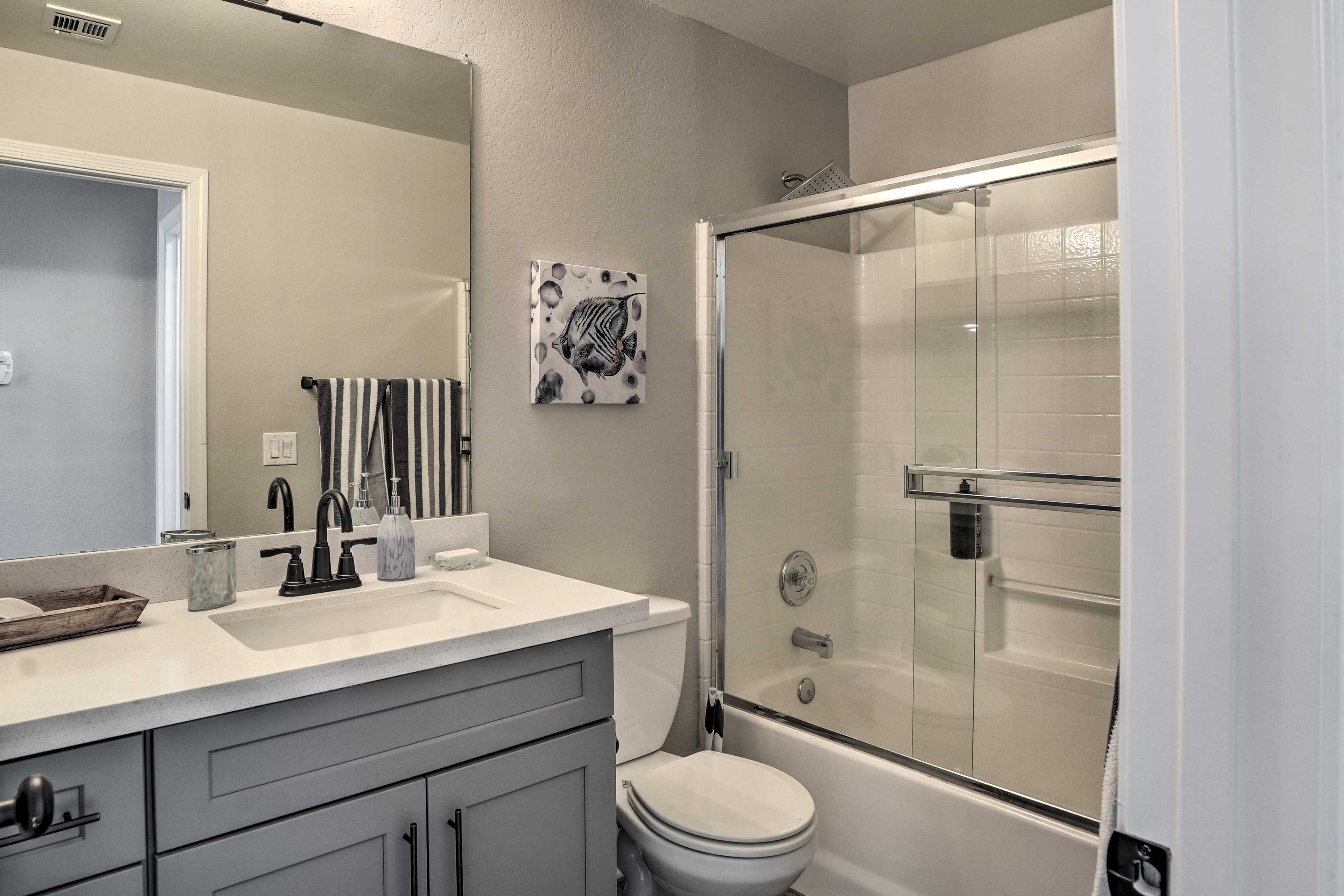 Full Bathroom | Complimentary Toiletries