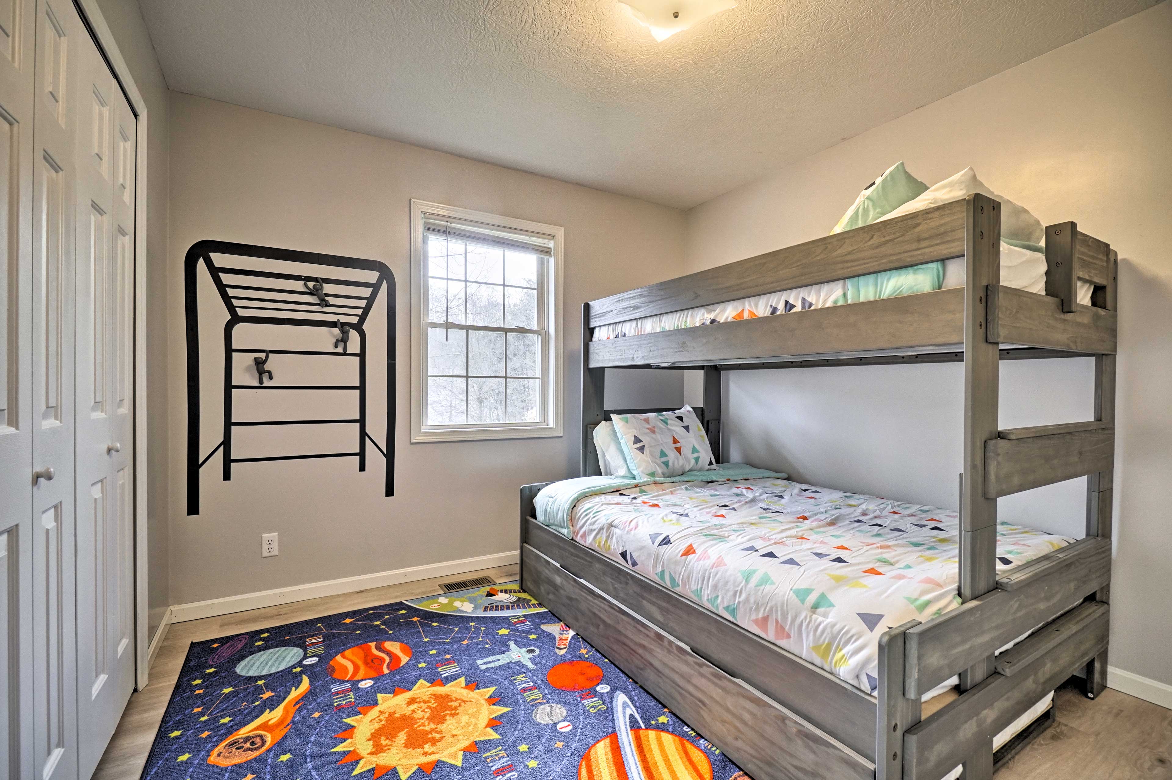 Bedroom 3 | Twin/Full Bunk Bed w/ Twin Trundle