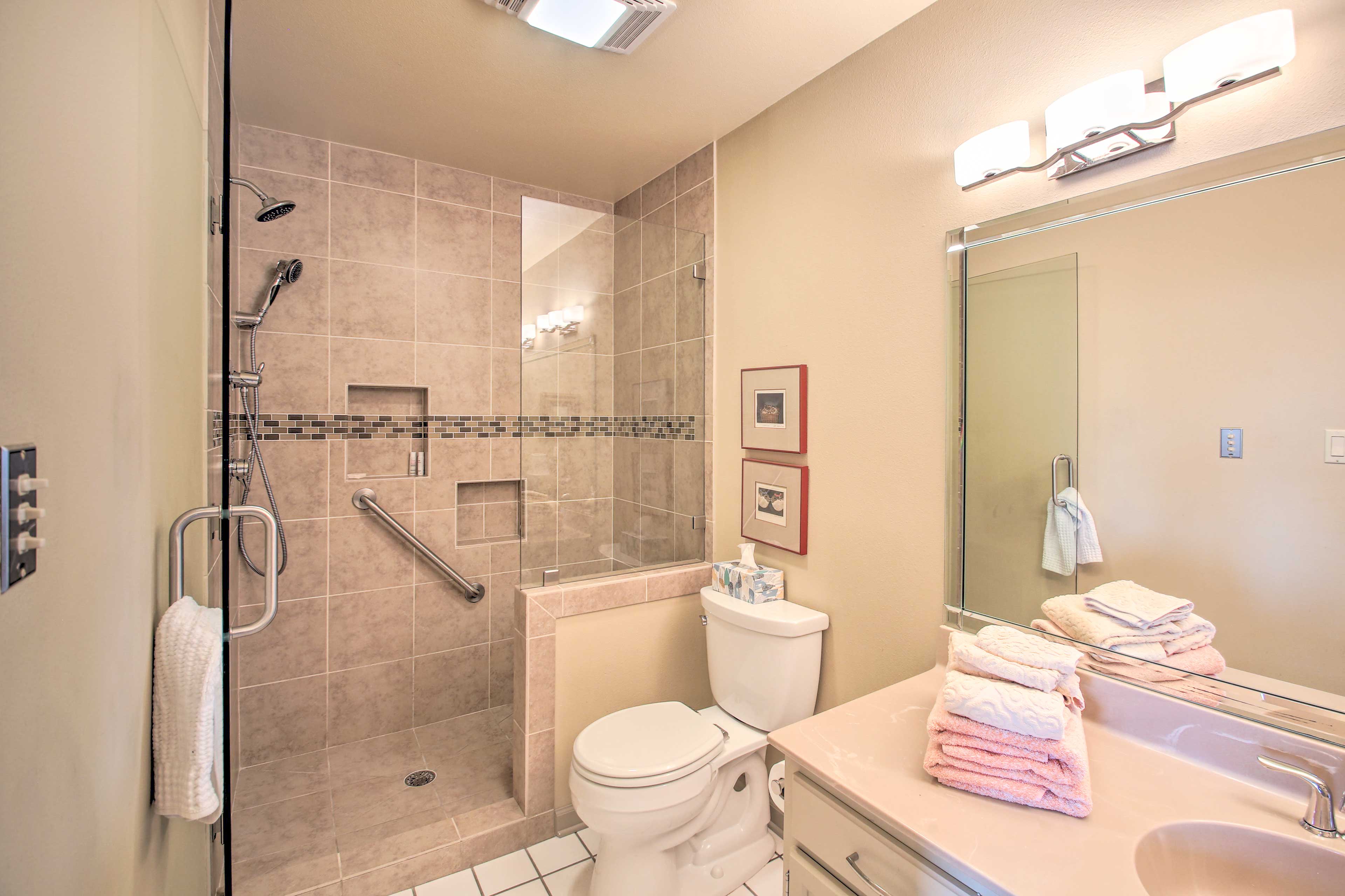 Full Bathroom | Towels Provided | Grab Rails in Shower