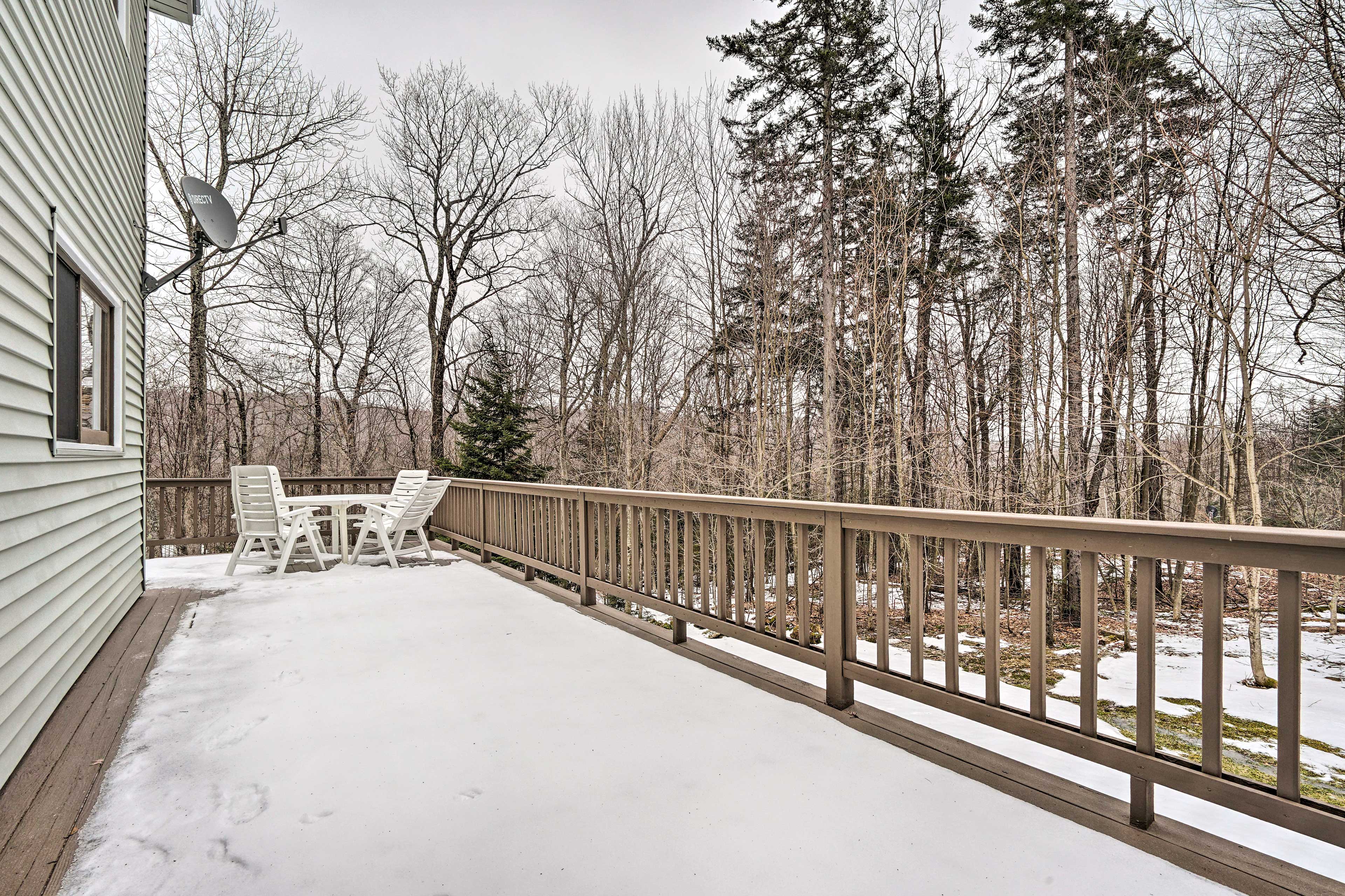 Deck | Grill | Dining Table