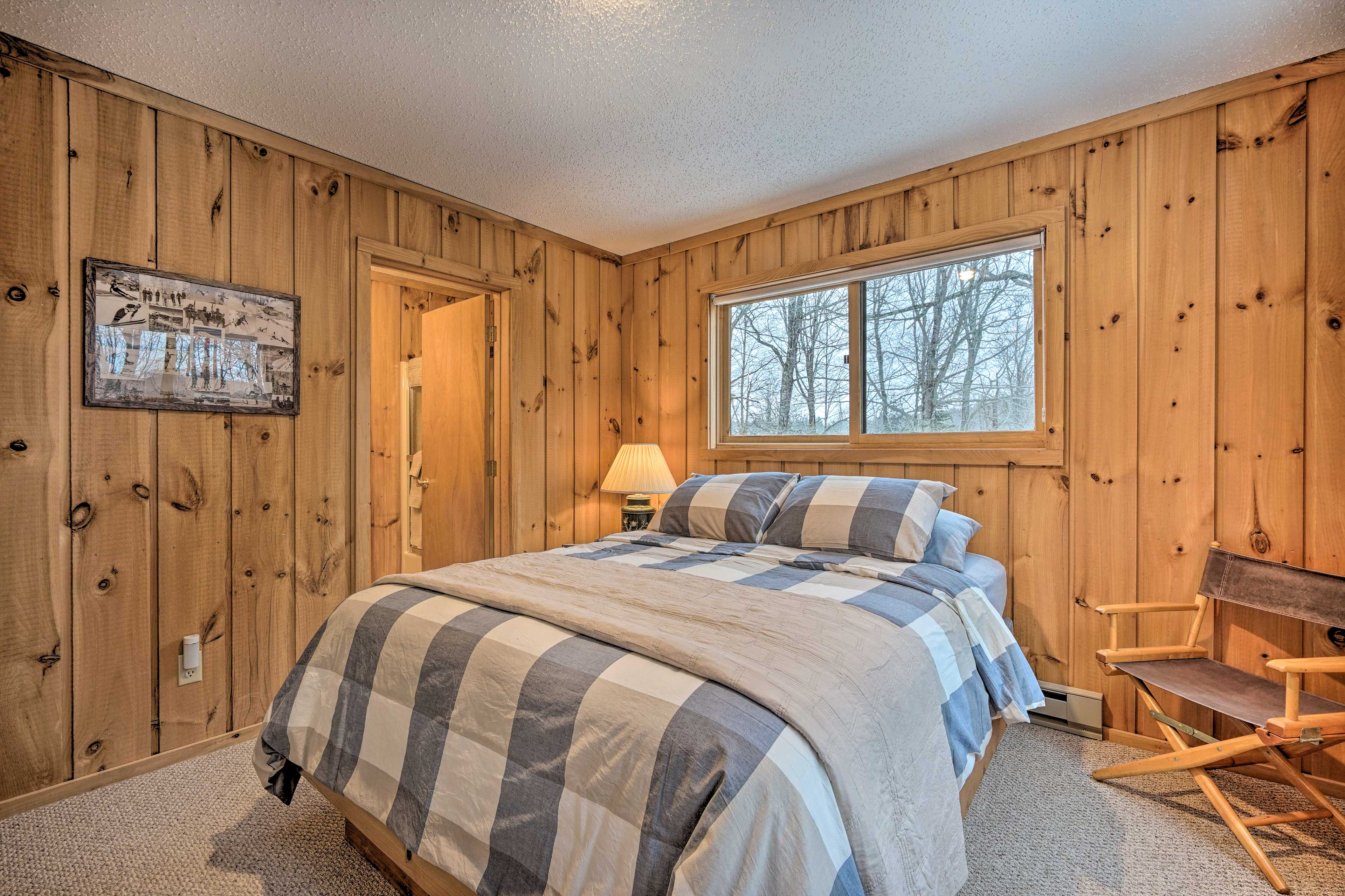 Bedroom 1 | Queen Bed | En-Suite Bathroom