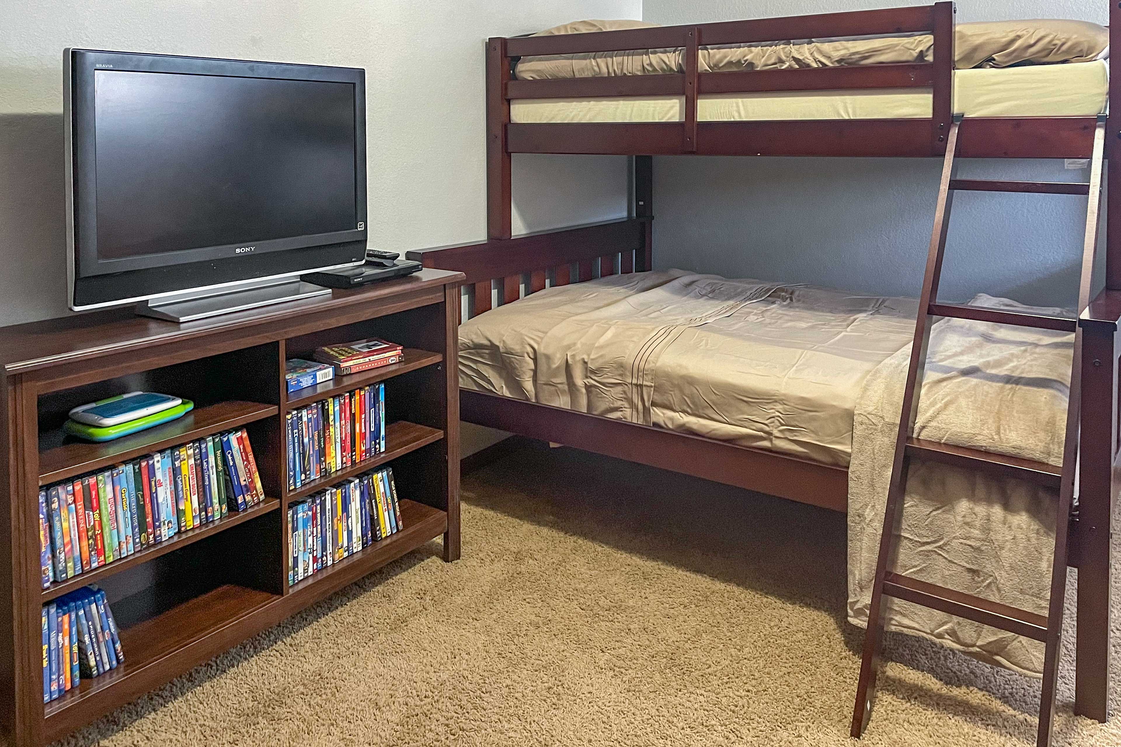 Bedroom 3 | Twin Bunk Bed | Twin/Full Bunk Bed