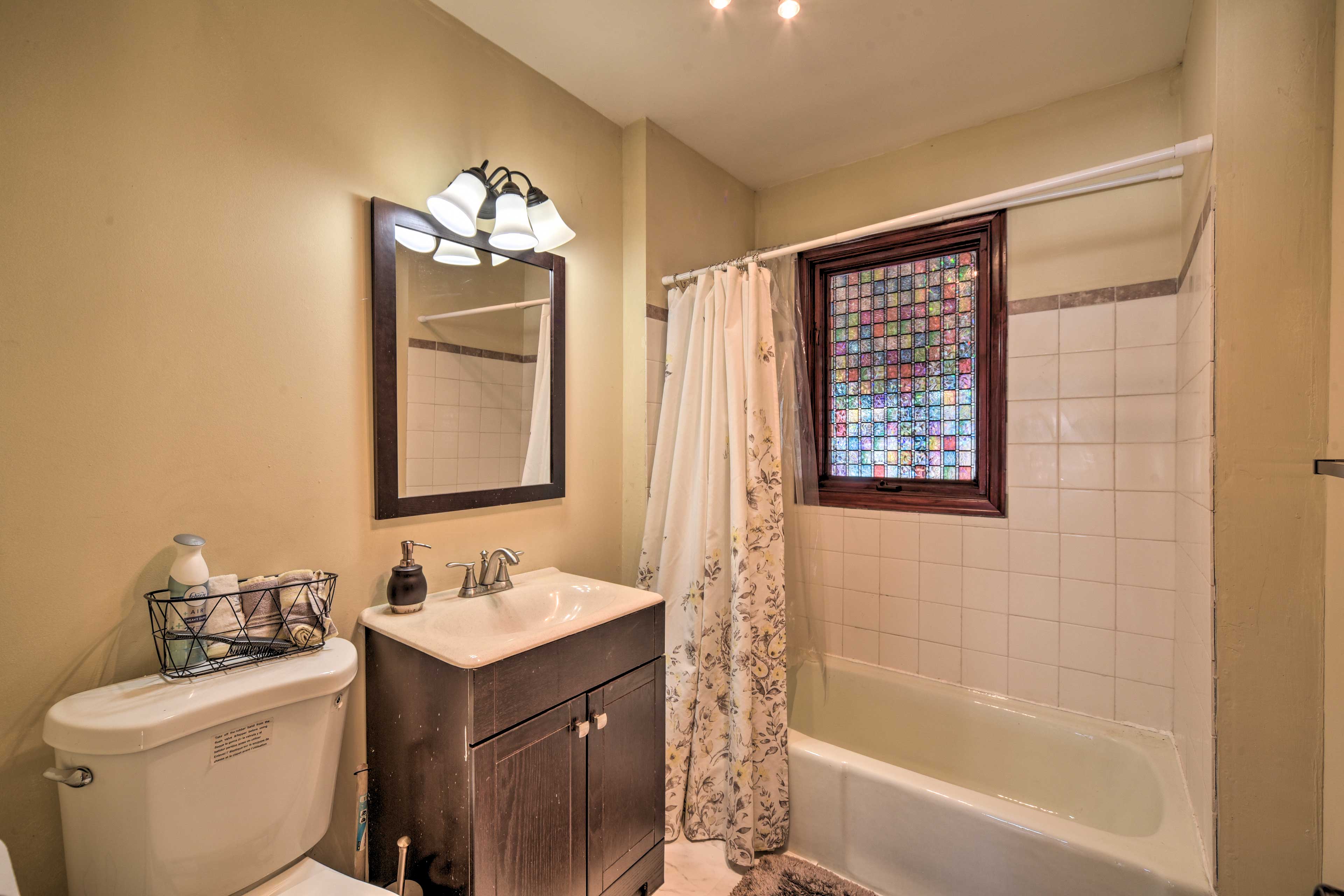 Full Bathroom | Complimentary Toiletries