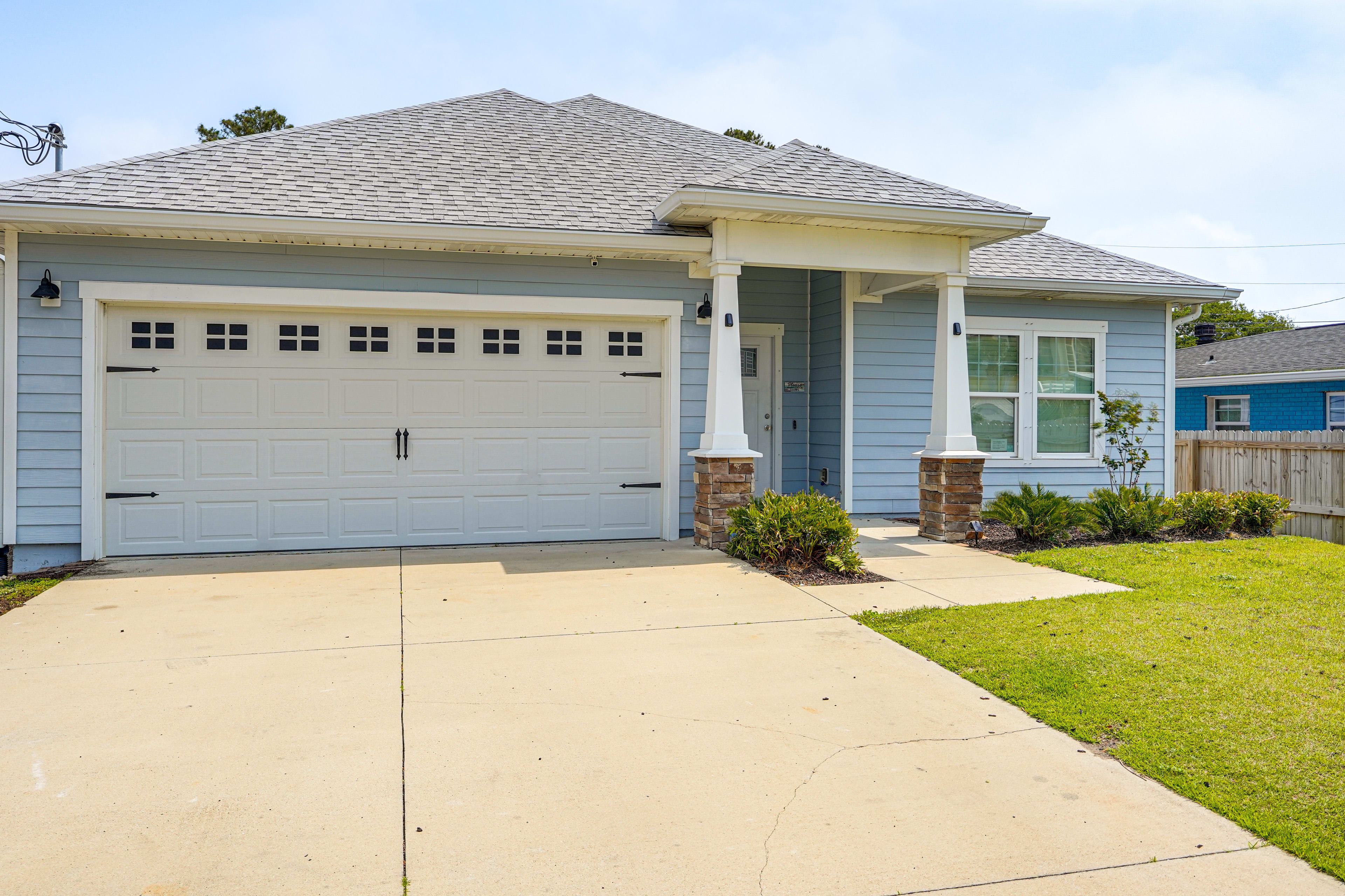 Parking | Driveway (4 Vehicles) | No Garage Access