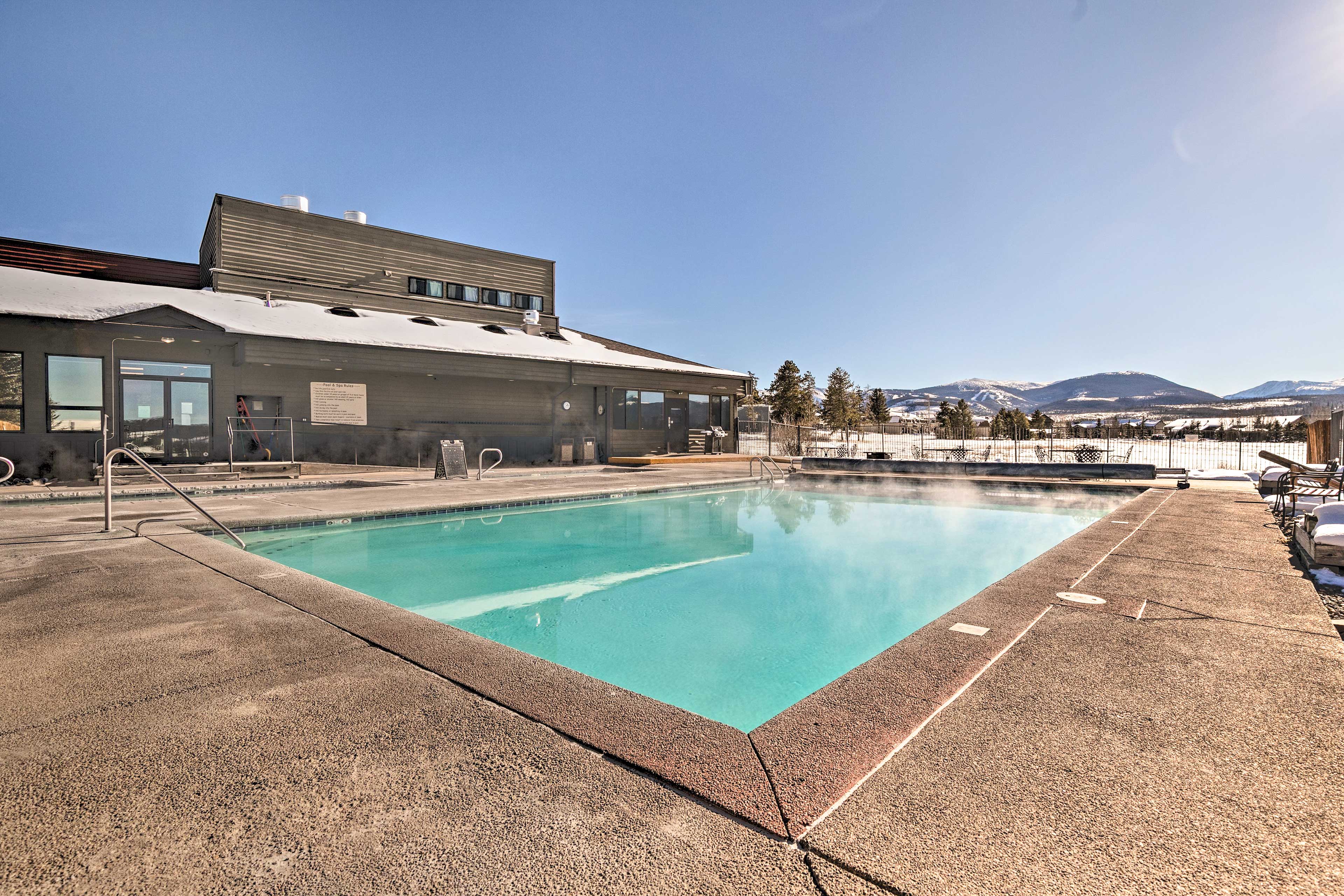 Meadow Ridge Community Amenities | Heated Pool & Hot Tub