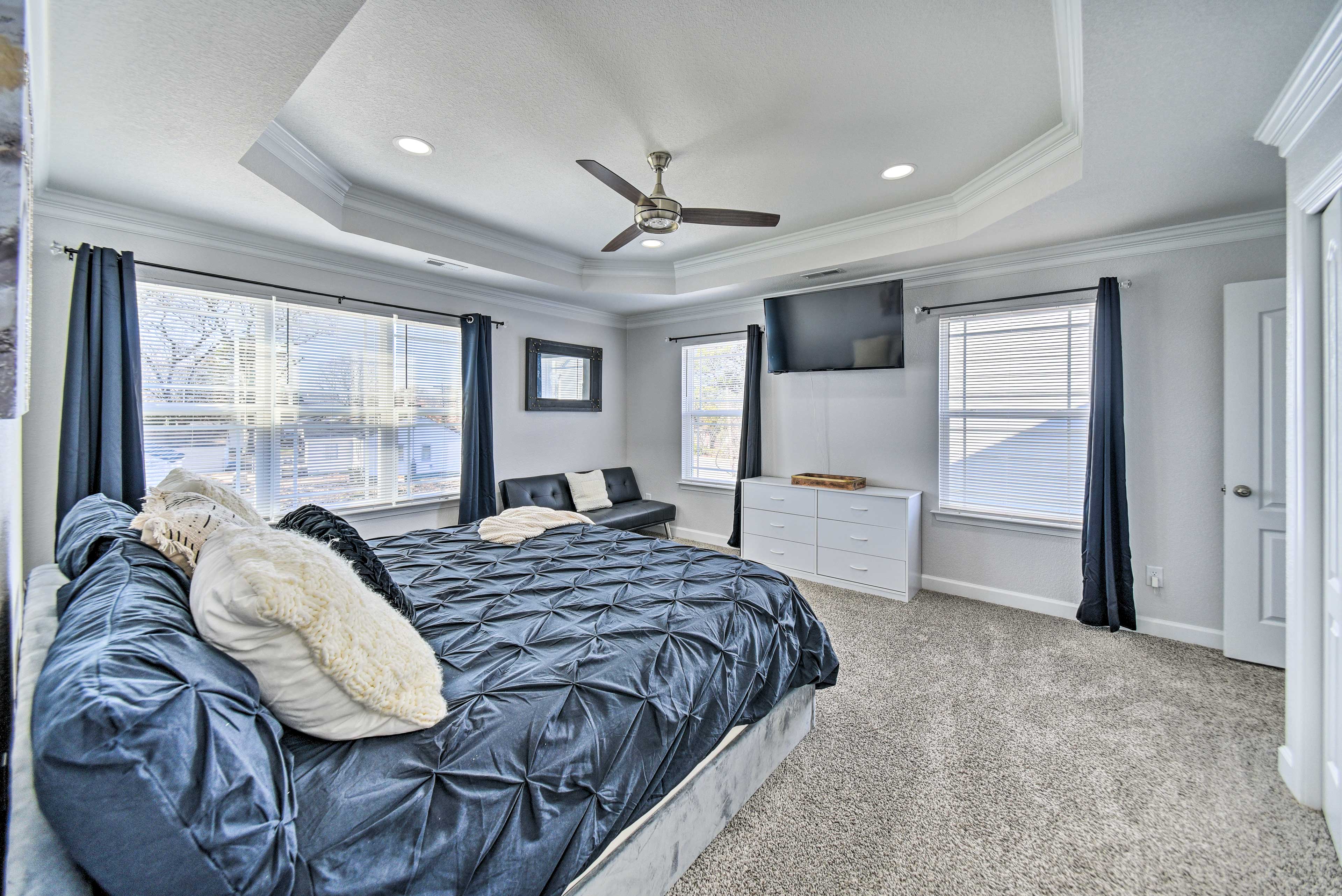 Bedroom 1 | Upper Level | King Bed | Linens Provided | Smart TV