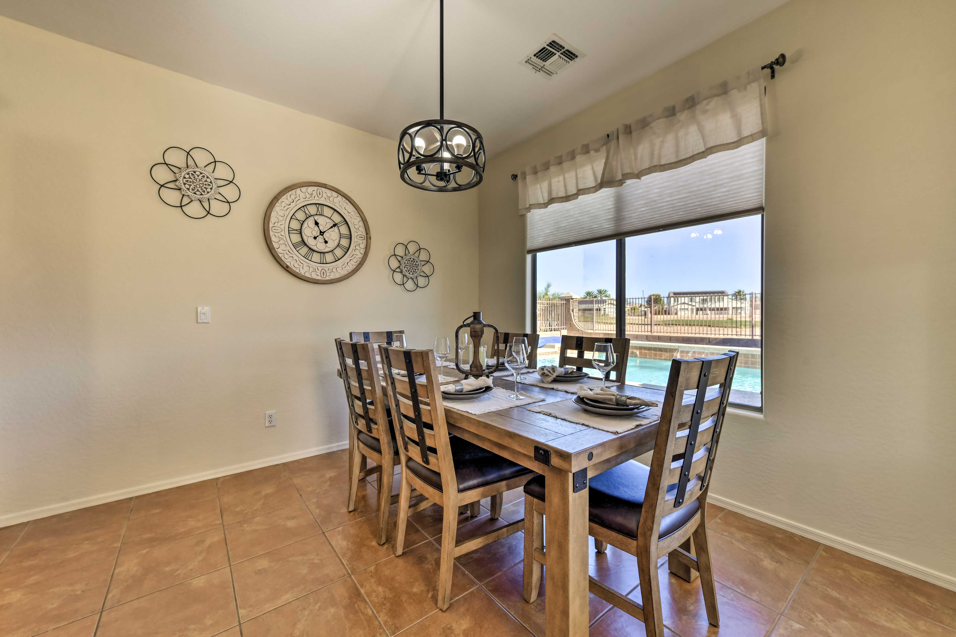 Dining Area | Dishware & Flatware Provided