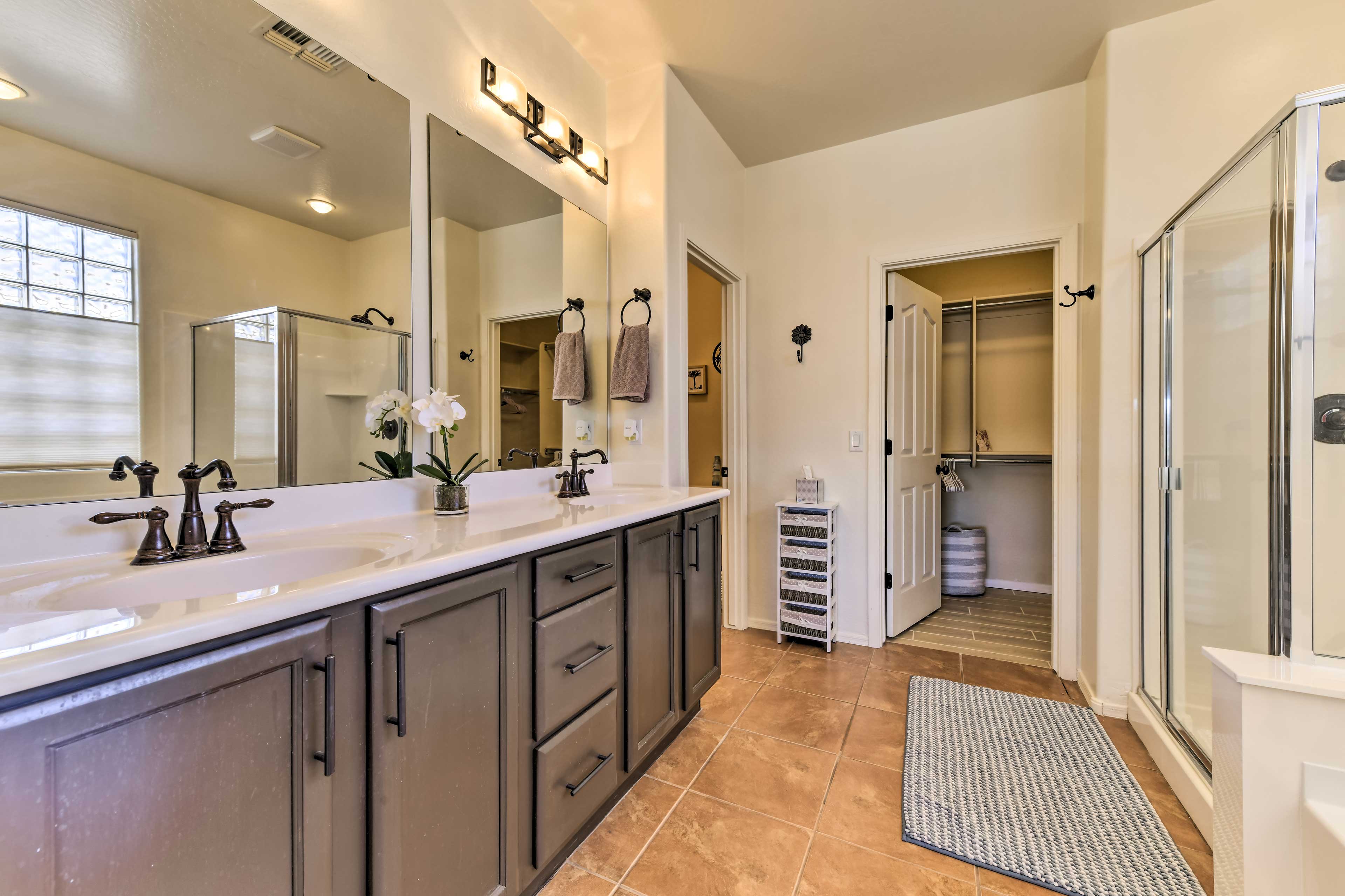 En-Suite Bathroom | Access via Bedroom 1 | Walk-In Closet | Towels Provided