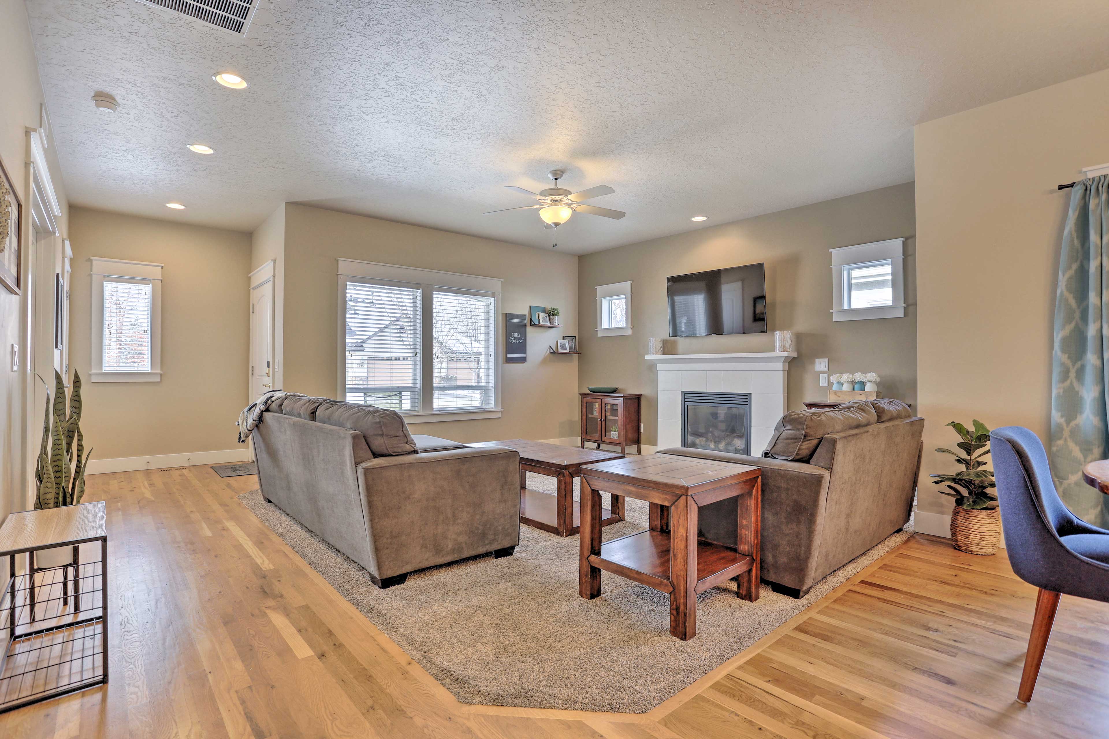 Living Room | Smart TV | Open Floor Plan