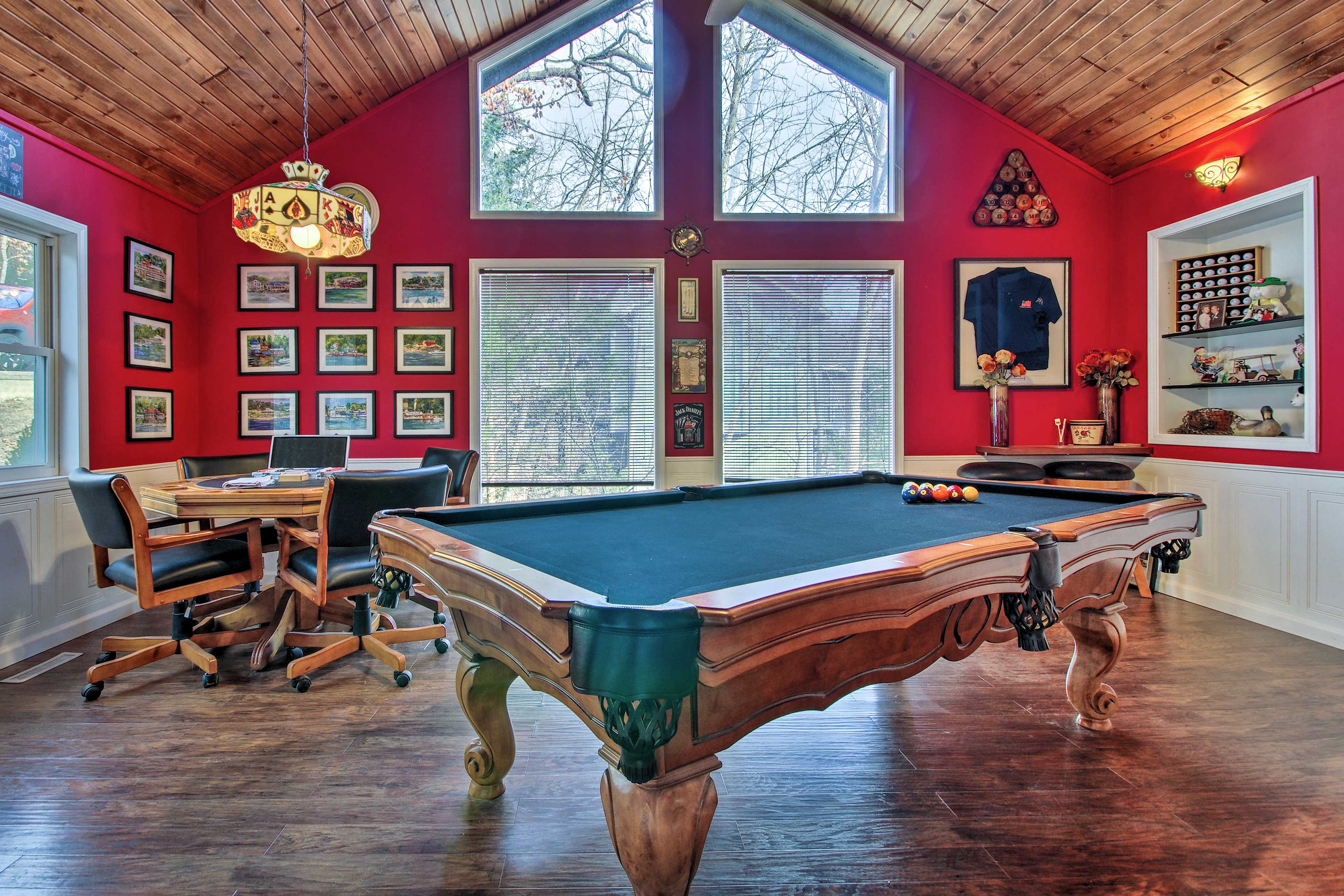 Game Room | Pool Table | Card Table | Wet Bar | Arcade Cabinet