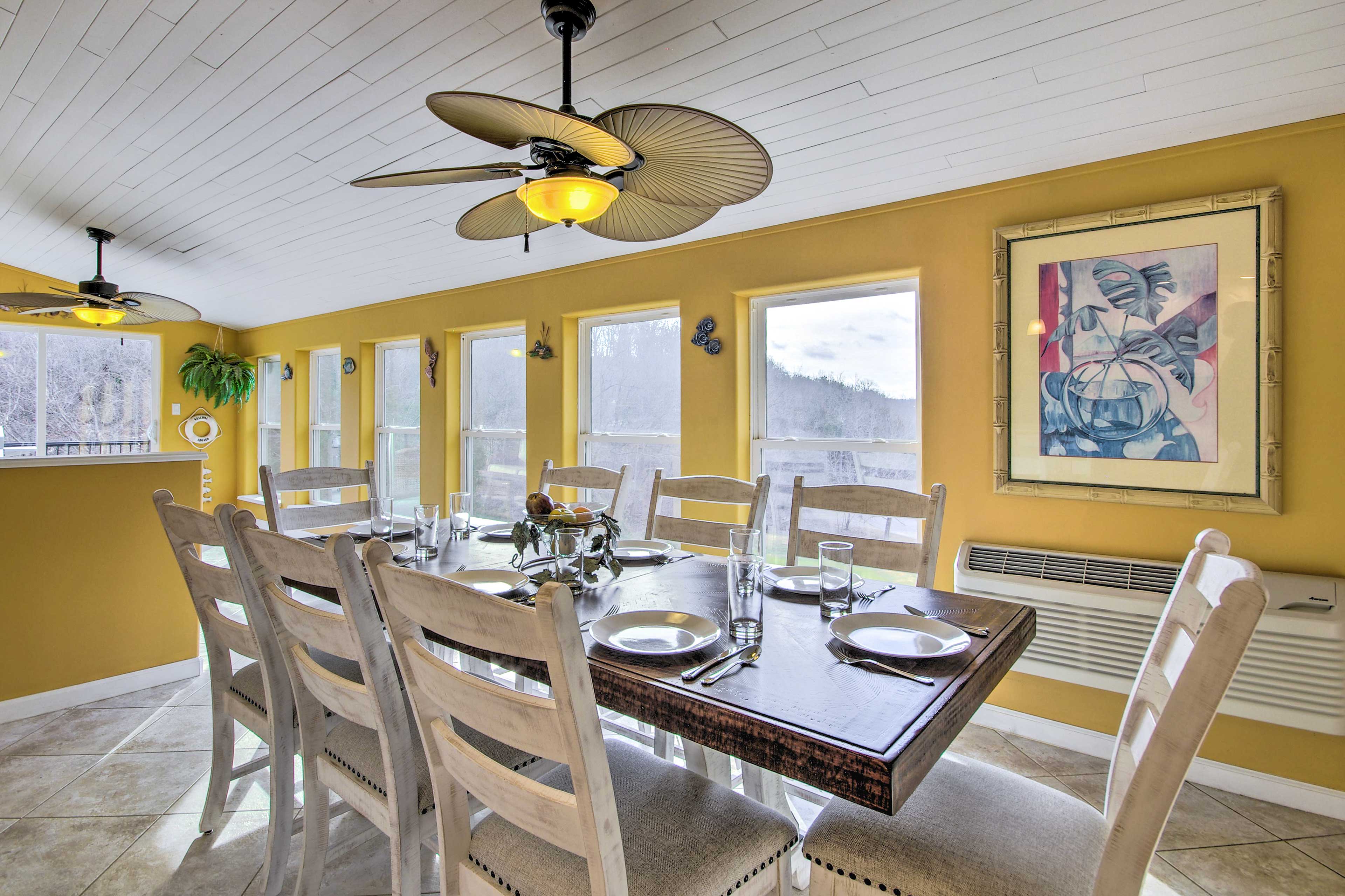 Dining Area | Dishware/Flatware | Trash Bags/Paper Towels