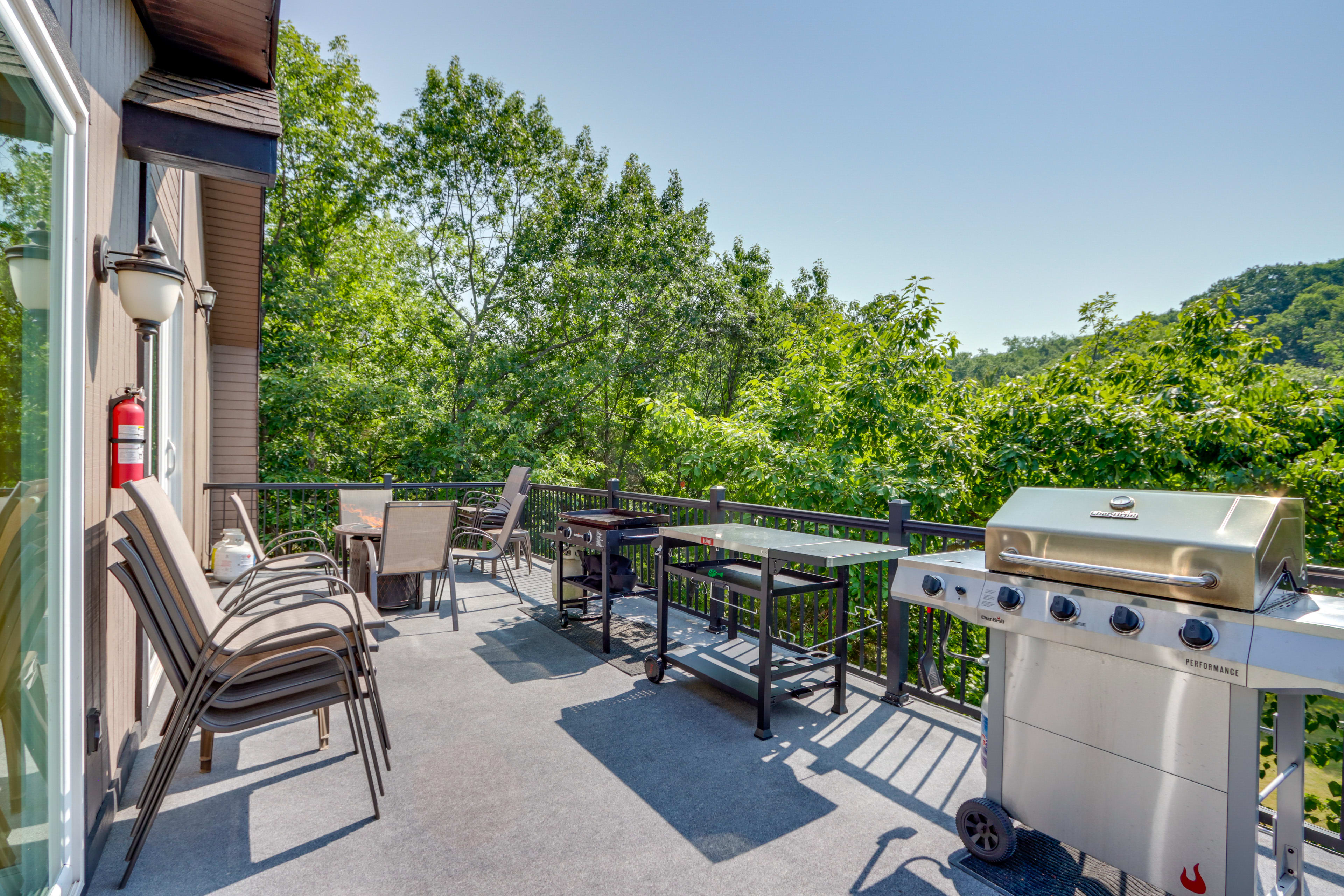 Private Deck w/ Gas Grill