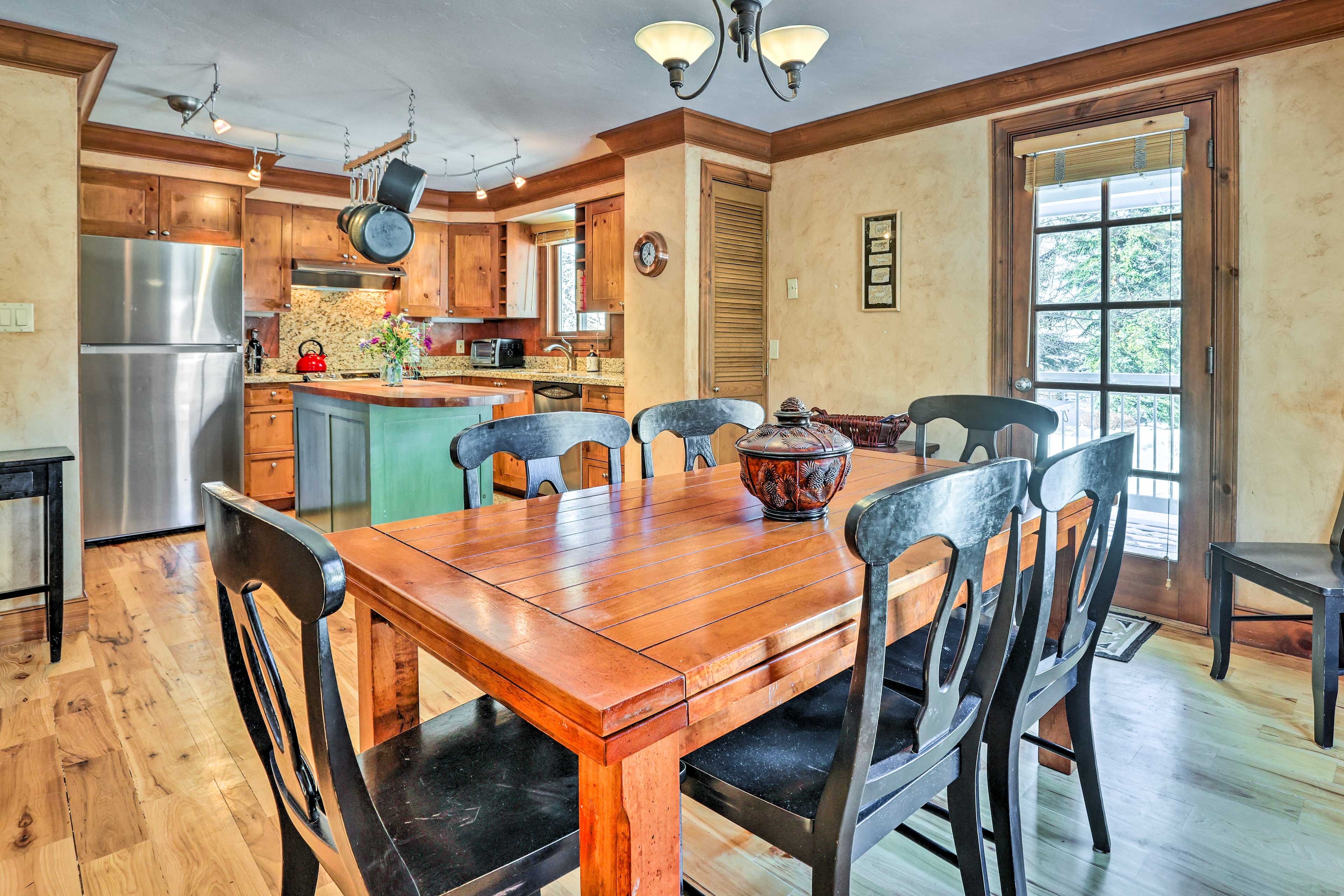 Dining Area | Dishware/Flatware | Trash Bags/Paper Towels