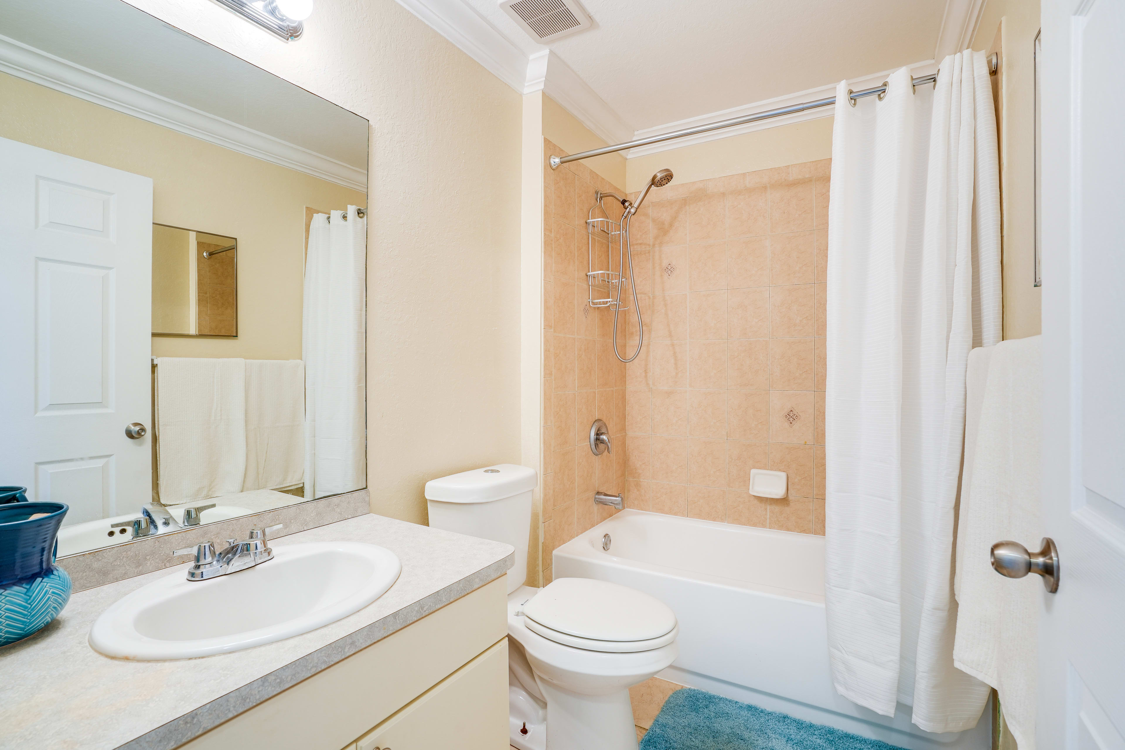 En-Suite Bathroom | Complimentary Toiletries