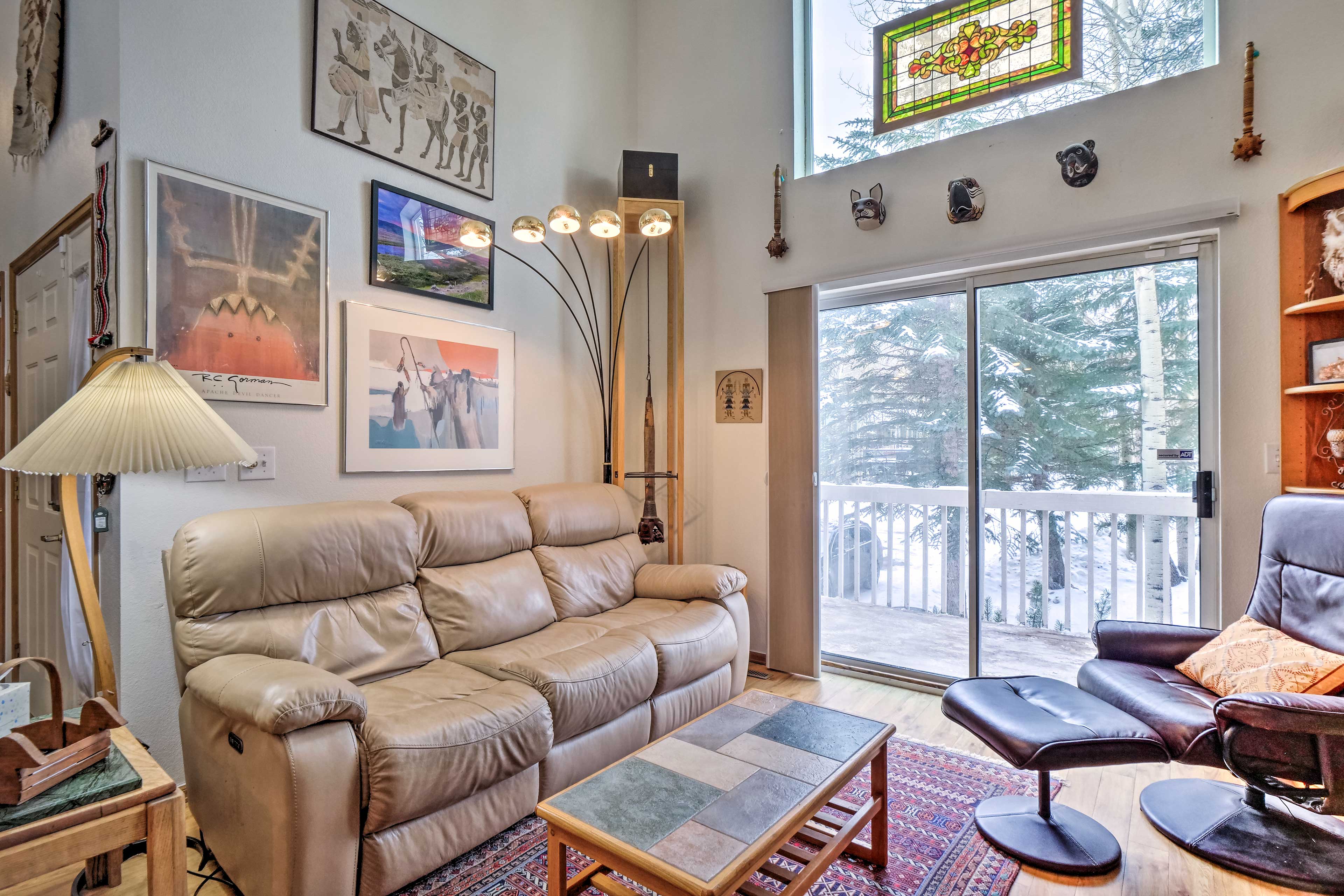 Living Room | Central Heating | Smart TV | Gas Fireplace