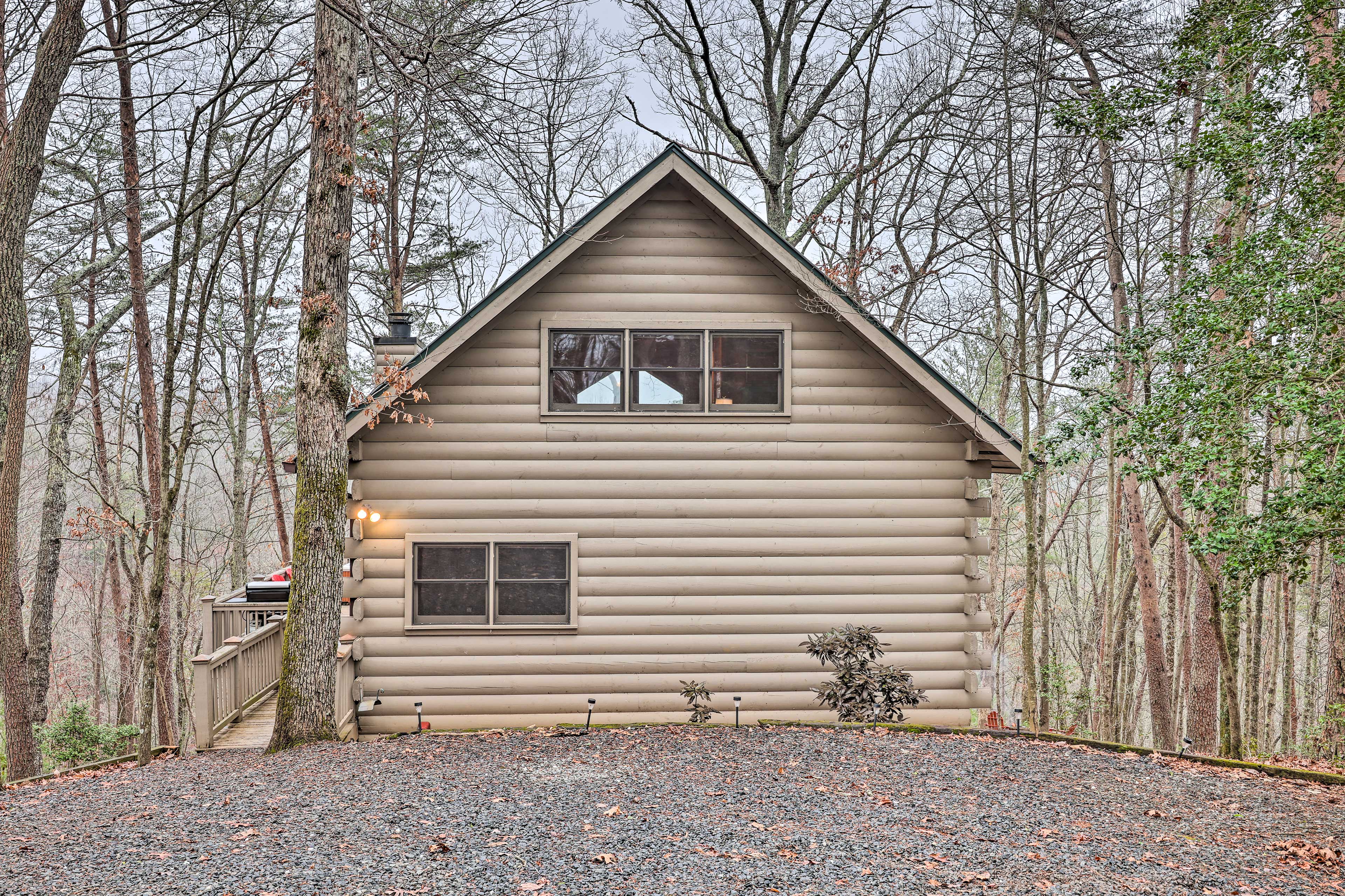 Parking | Gravel Driveway (3 Vehicles)