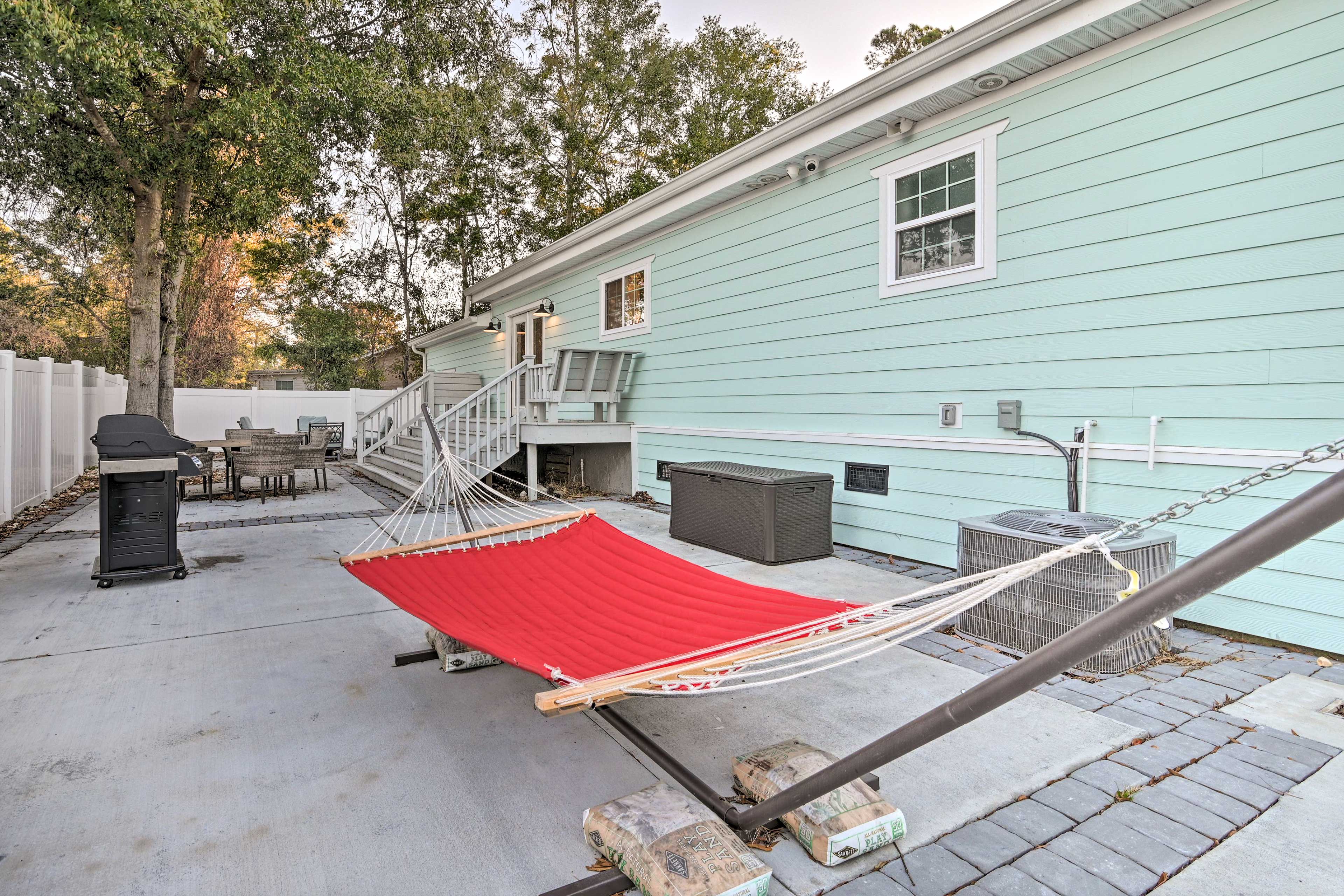 Hammock | Gas Grill | Near Beaches