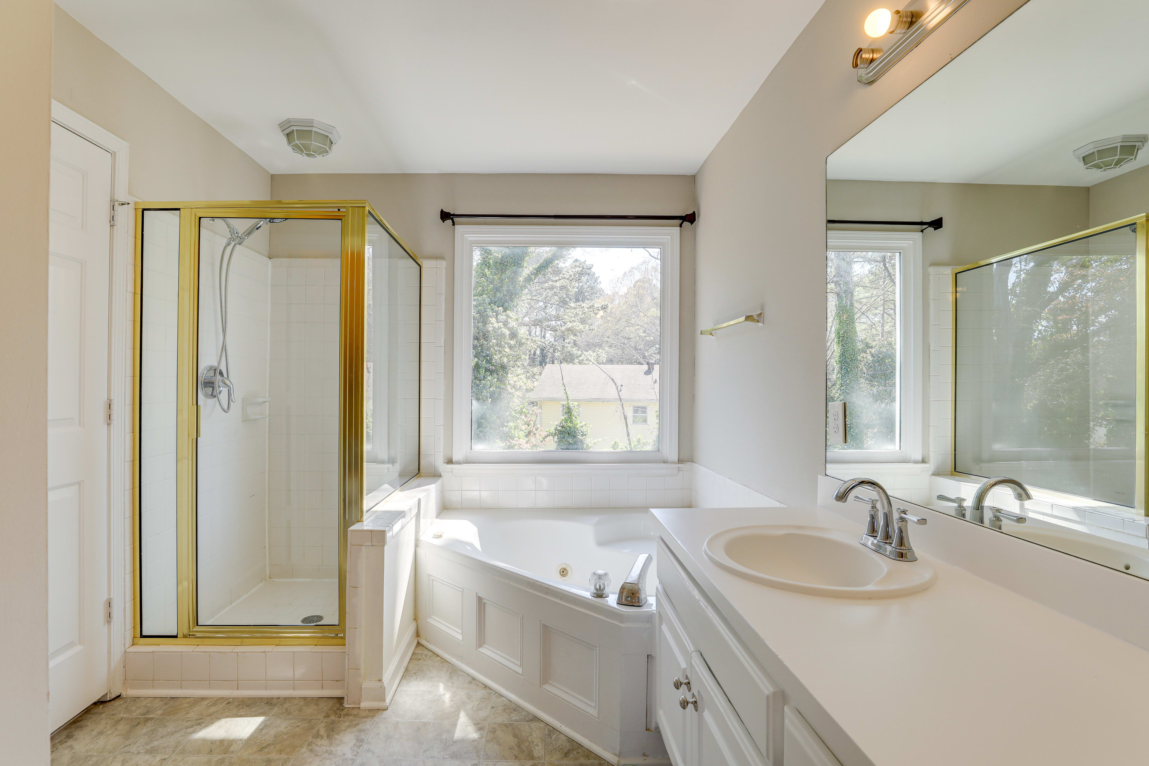 En-Suite Bathroom | Towels Provided | Complimentary Toiletries