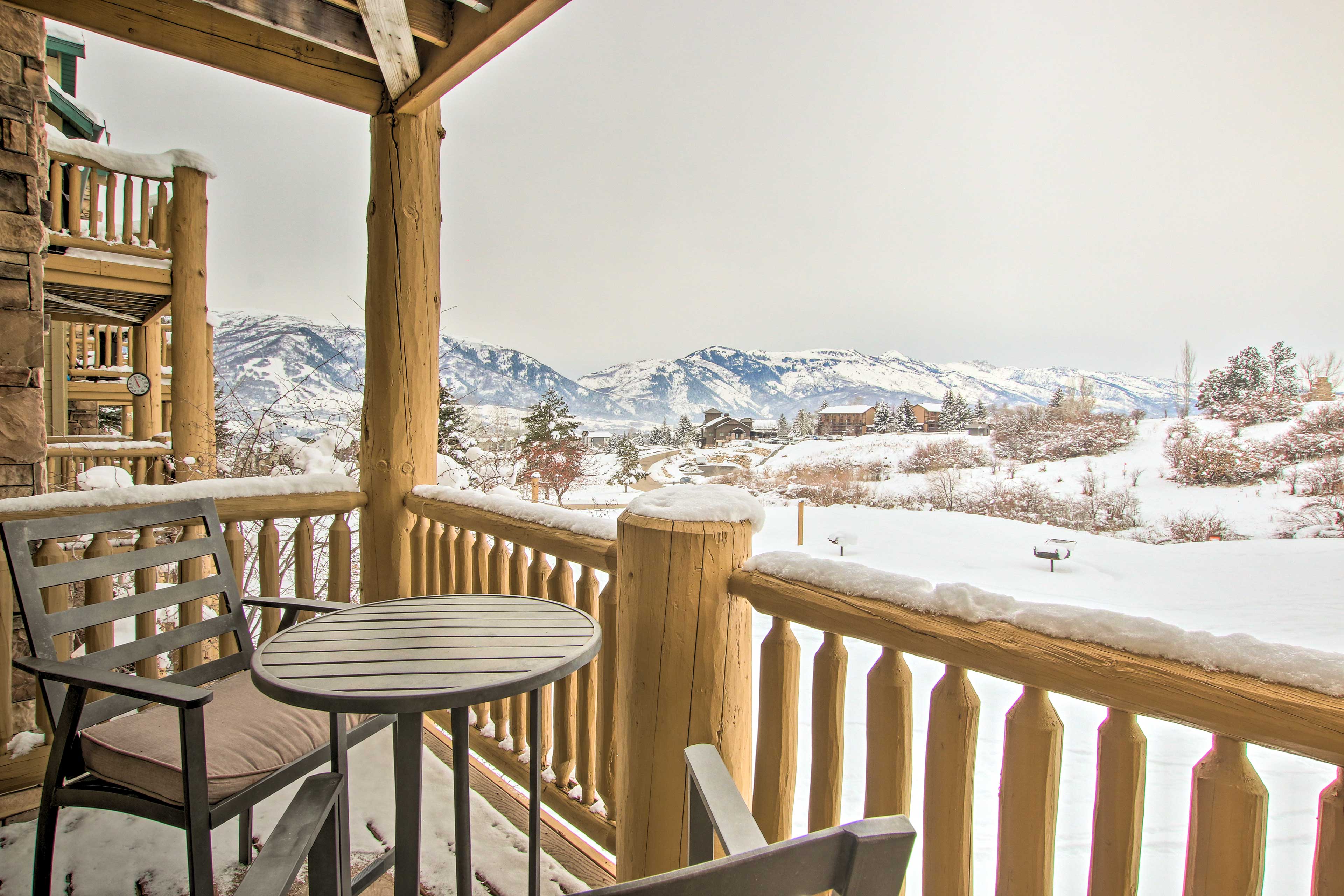 Cozy Eden Condo w/ Mtn Views in Wolf Creek Resort!