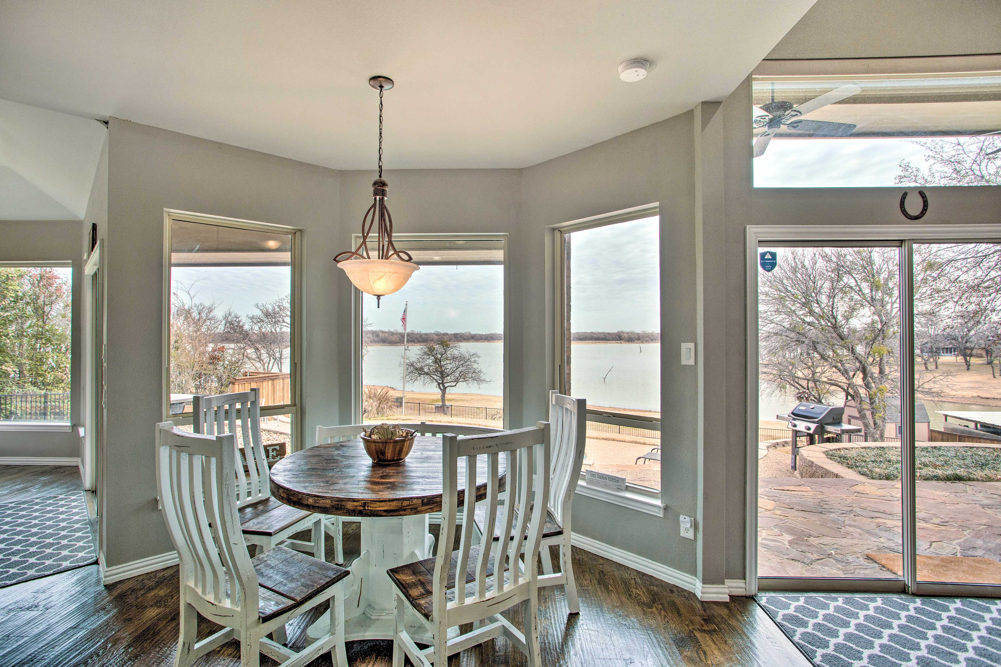 Dining Area | Dishware & Flatware Provided