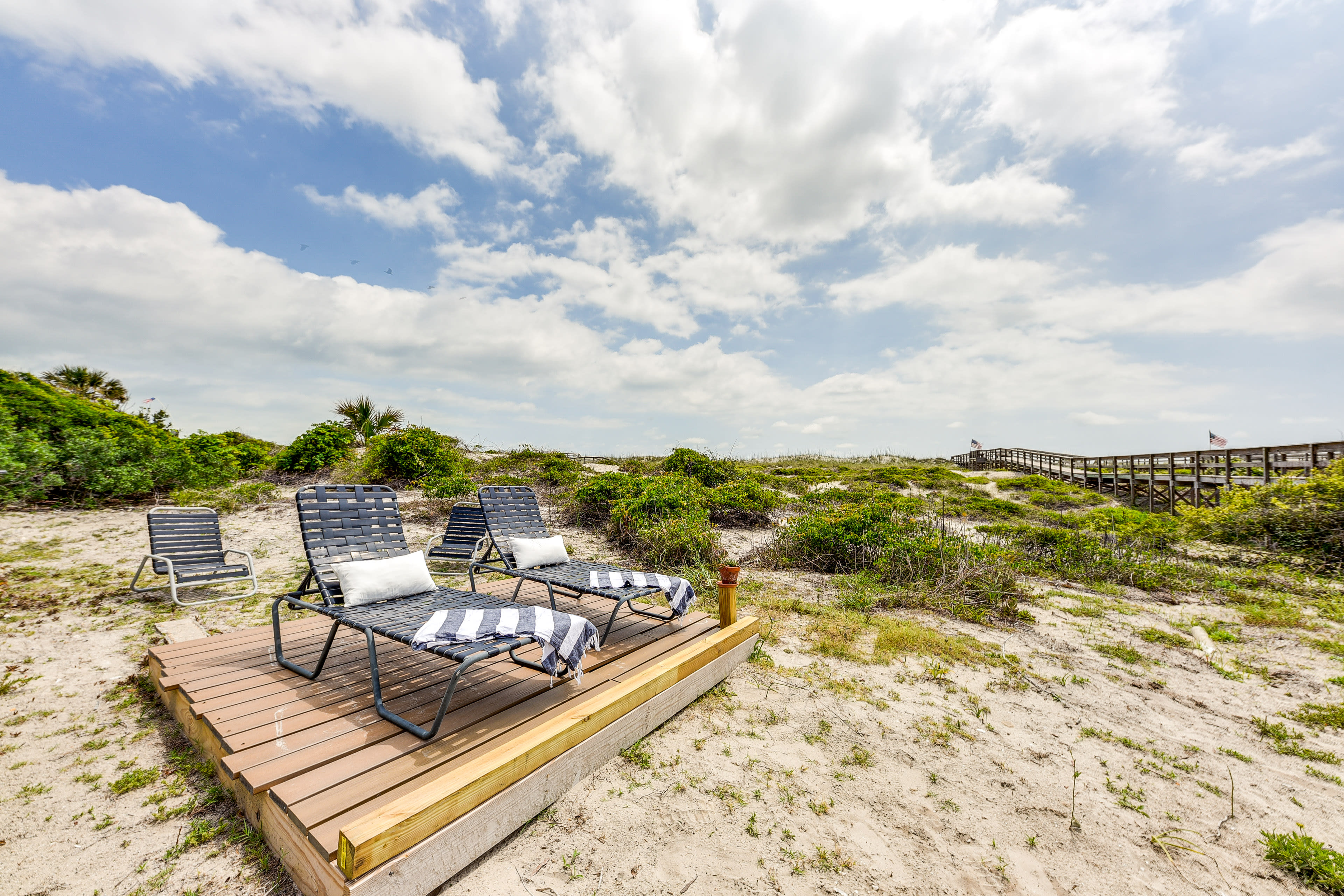 Sun Deck | Lounge Chairs