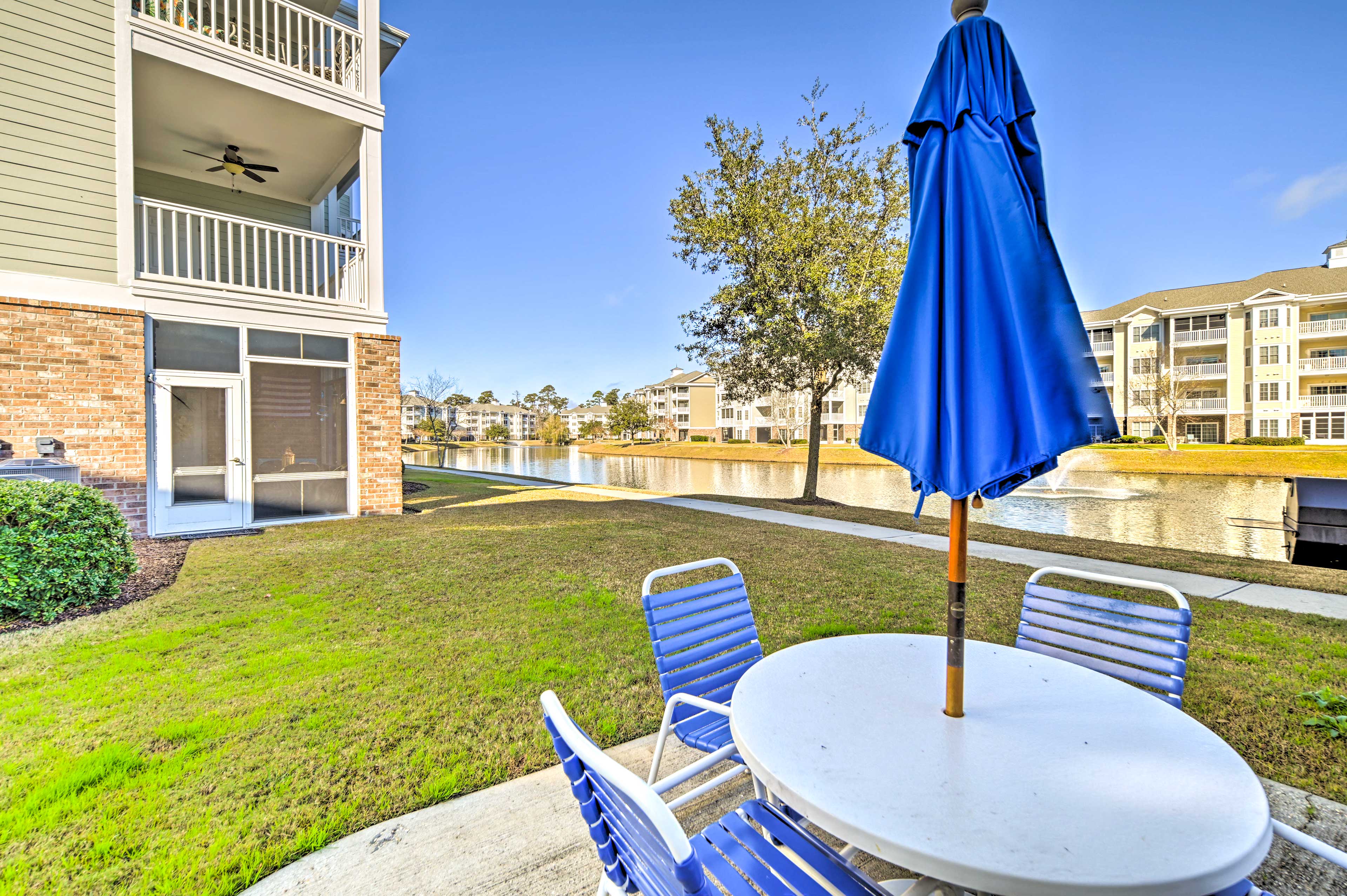 Outdoor Dining + Grilling Areas