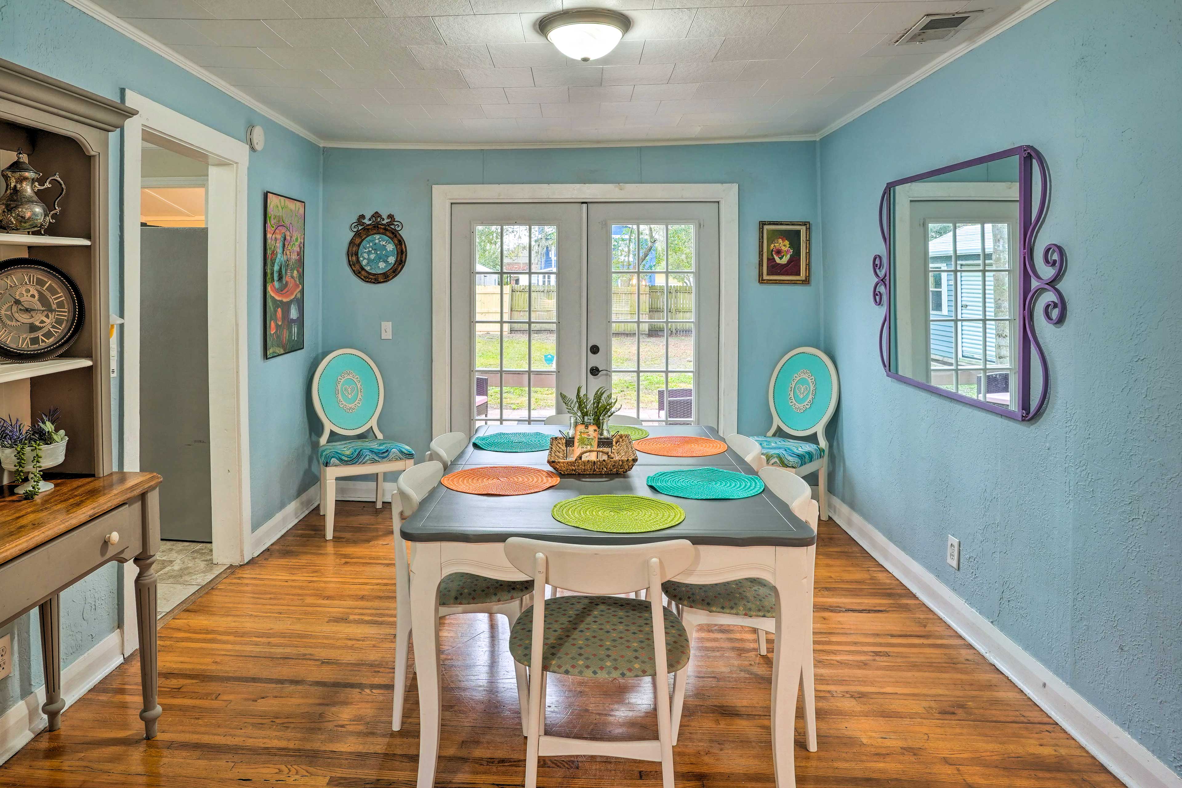 Dining Area | Dishware & Flatware