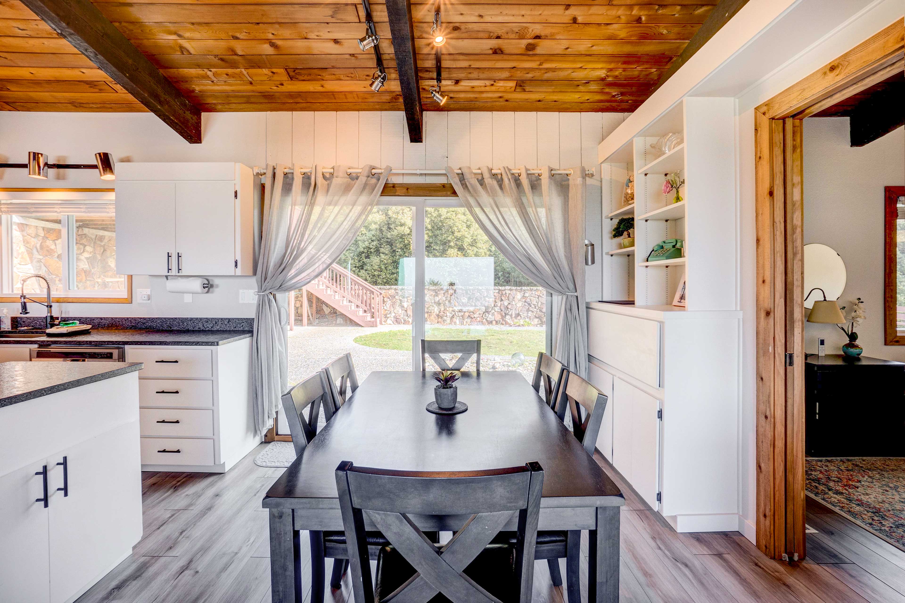 Dining Area | Dishware Provided