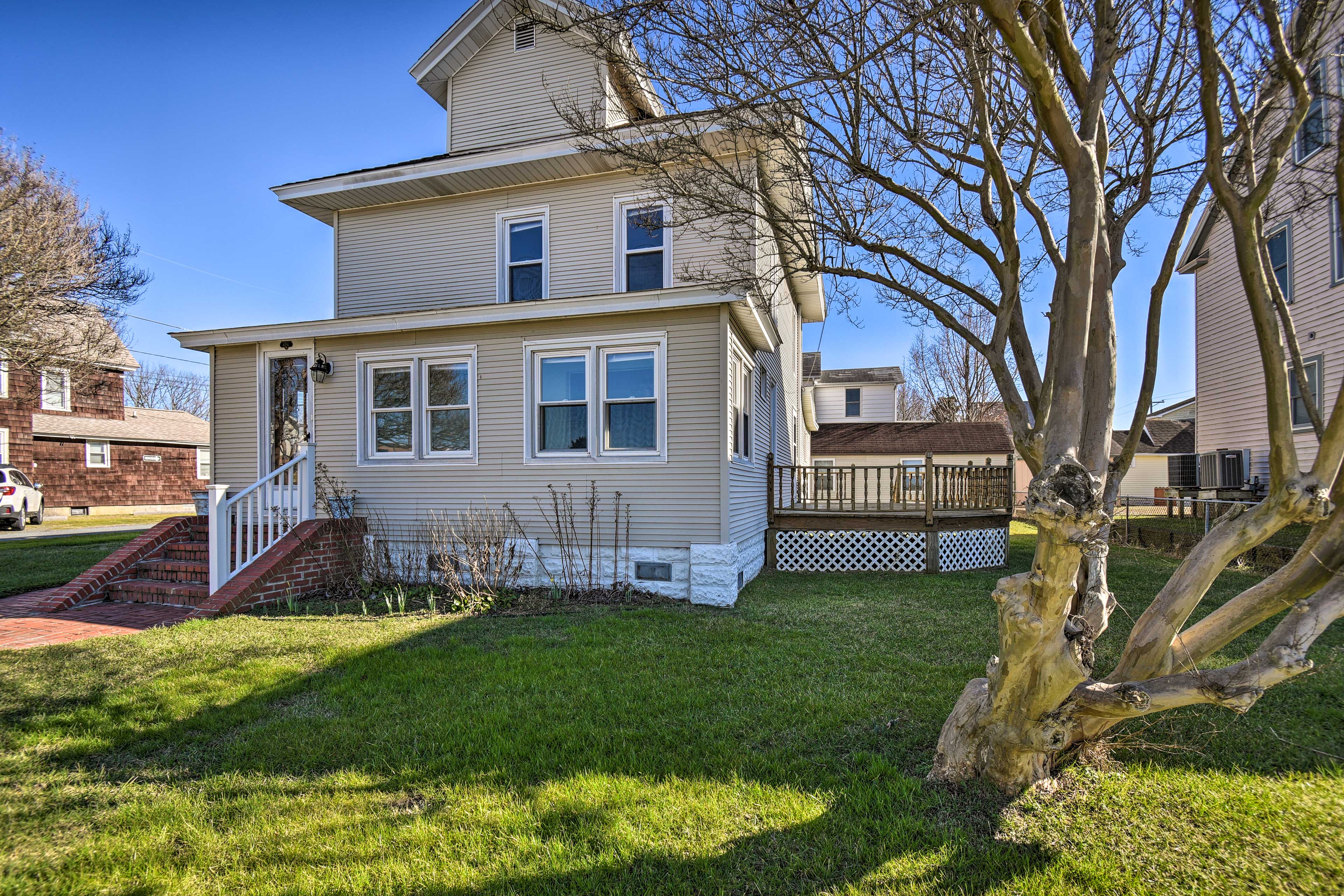 Exterior | Driveway/Gravel Area (4 Total Vehicles) | Free Street Parking