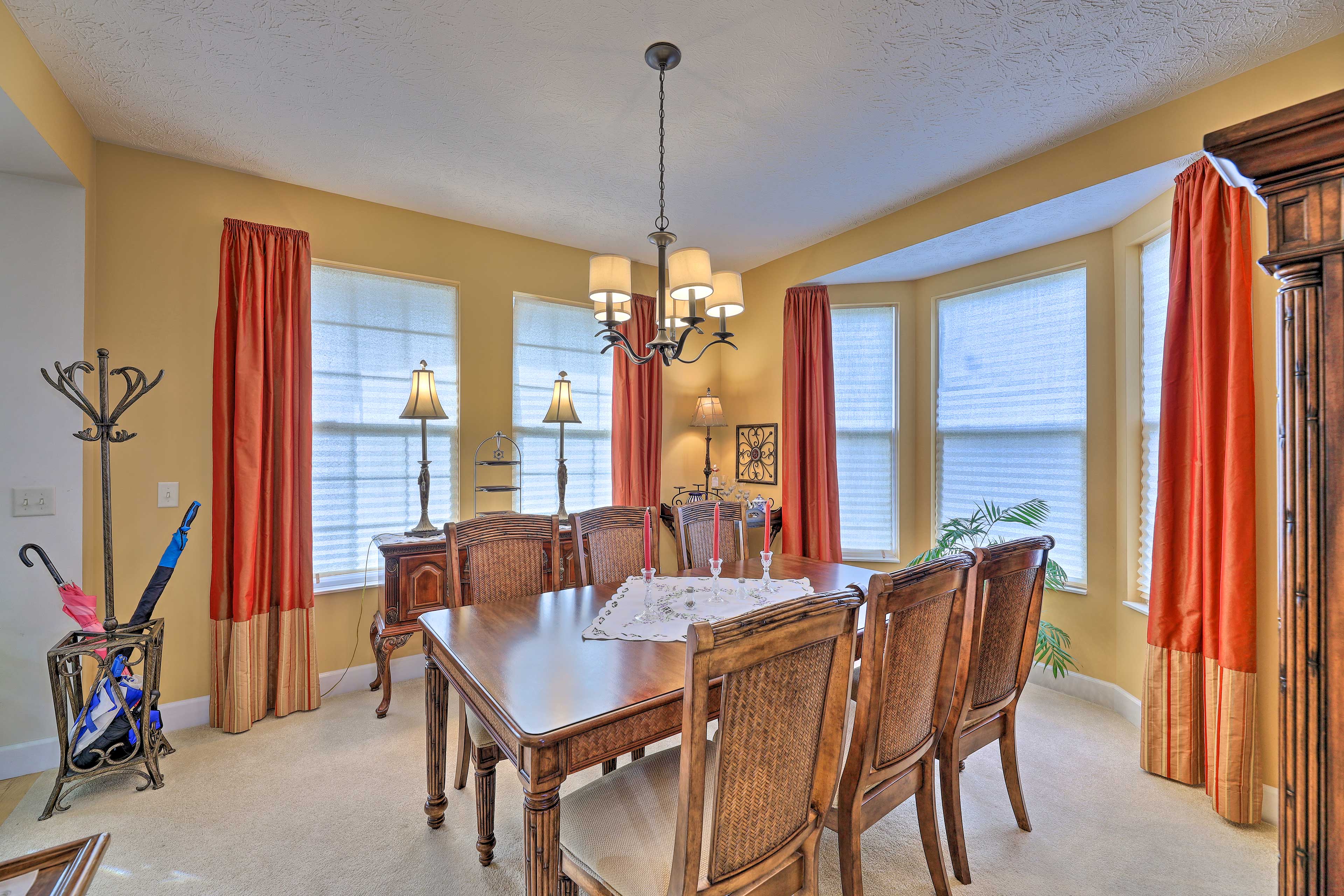 Formal Dining Room | Quiet Neighborhood